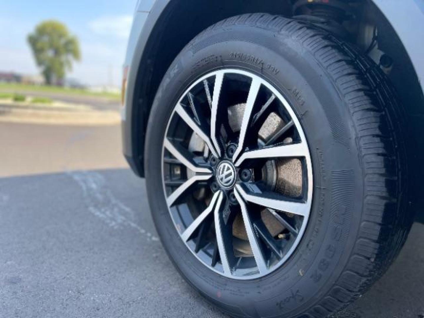 2021 Pure White Volkswagen Tiguan SE 4Motion (3VV2B7AX5MM) with an 2.0L L4 DOHC 16V TURBO engine, 8-Speed Automatic transmission, located at 745 S Robert St, St. Paul, MN, 55107, (651) 222-2991, 44.923389, -93.081215 - Photo#6