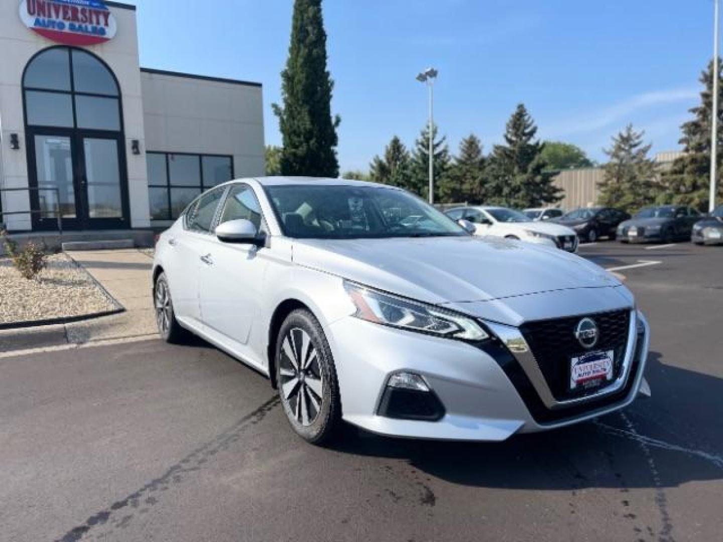 2021 Brilliant Silver Metallic Nissan Altima 2.5 SV (1N4BL4DV5MN) with an 2.5L L4 DOHC 16V engine, Continuously Variable Transmission transmission, located at 745 S Robert St, St. Paul, MN, 55107, (651) 222-2991, 44.923389, -93.081215 - Photo#0