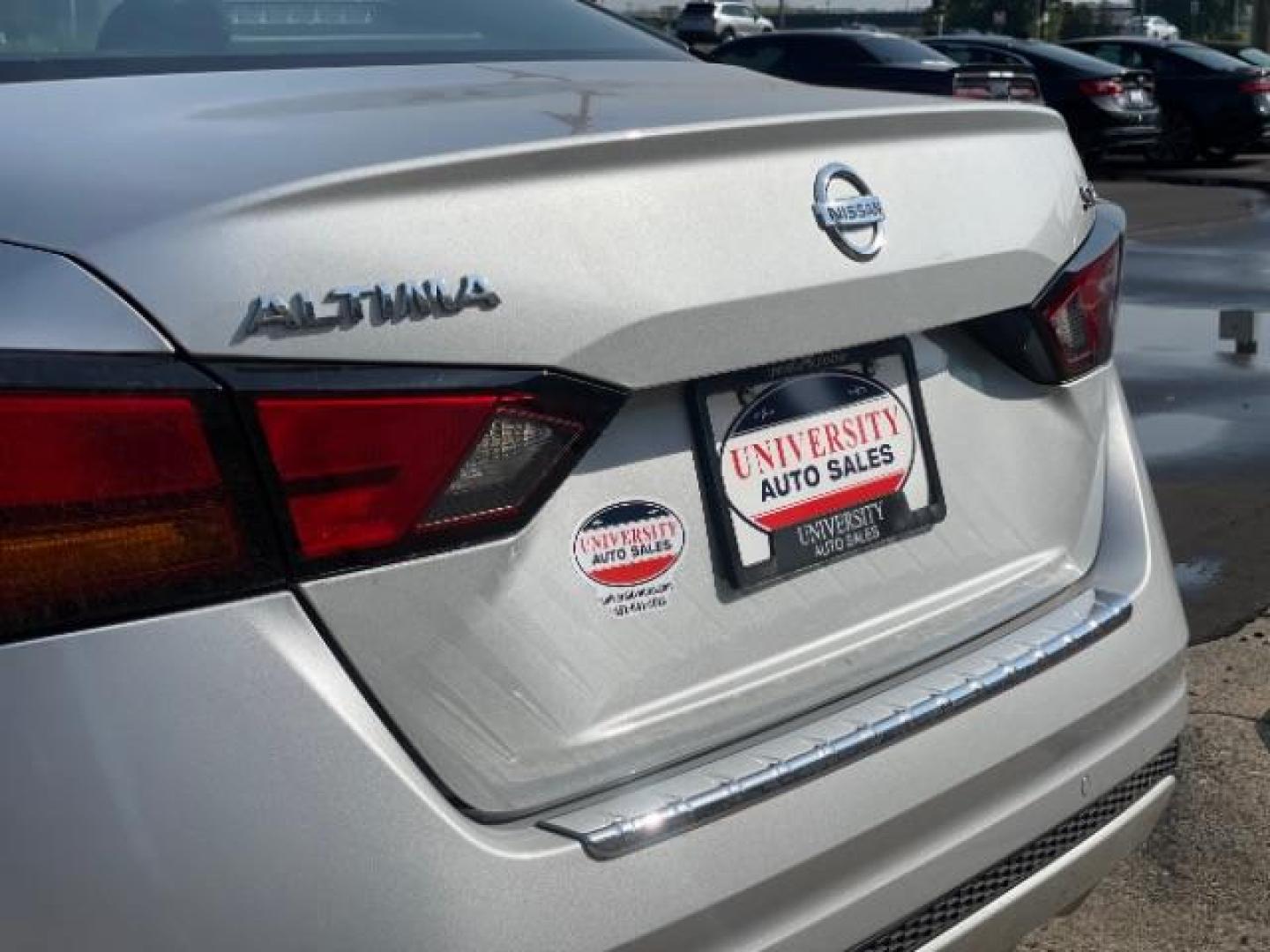 2021 Brilliant Silver Metallic Nissan Altima 2.5 SV (1N4BL4DV5MN) with an 2.5L L4 DOHC 16V engine, Continuously Variable Transmission transmission, located at 745 S Robert St, St. Paul, MN, 55107, (651) 222-2991, 44.923389, -93.081215 - Photo#5