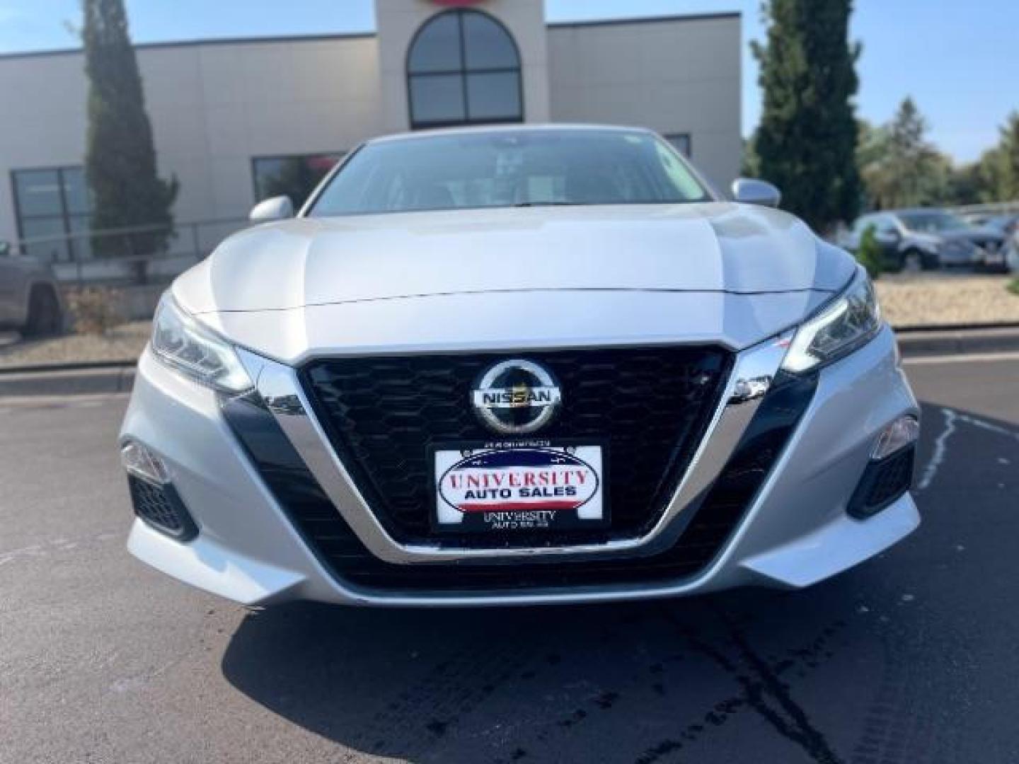 2021 Brilliant Silver Metallic Nissan Altima 2.5 SV (1N4BL4DV5MN) with an 2.5L L4 DOHC 16V engine, Continuously Variable Transmission transmission, located at 745 S Robert St, St. Paul, MN, 55107, (651) 222-2991, 44.923389, -93.081215 - Photo#8