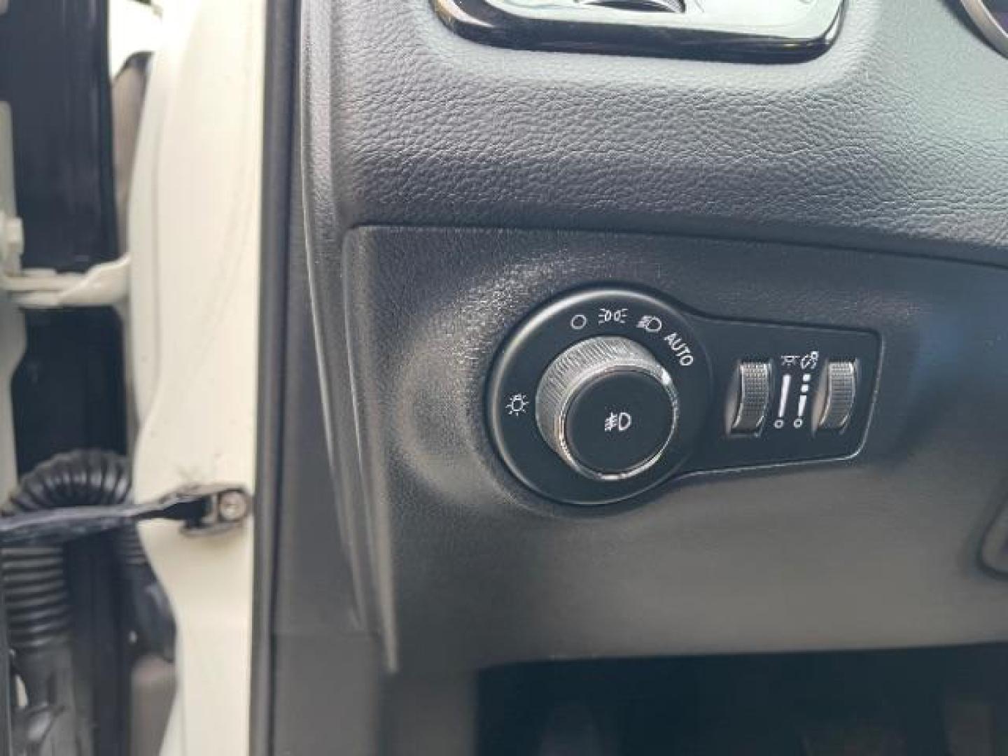 2018 WHITE Jeep Compass Limited 4WD (3C4NJDCB6JT) with an 2.4L L4 DOHC 16V engine, Continuously Variabl transmission, located at 745 S Robert St, St. Paul, MN, 55107, (651) 222-2991, 44.923389, -93.081215 - Photo#14