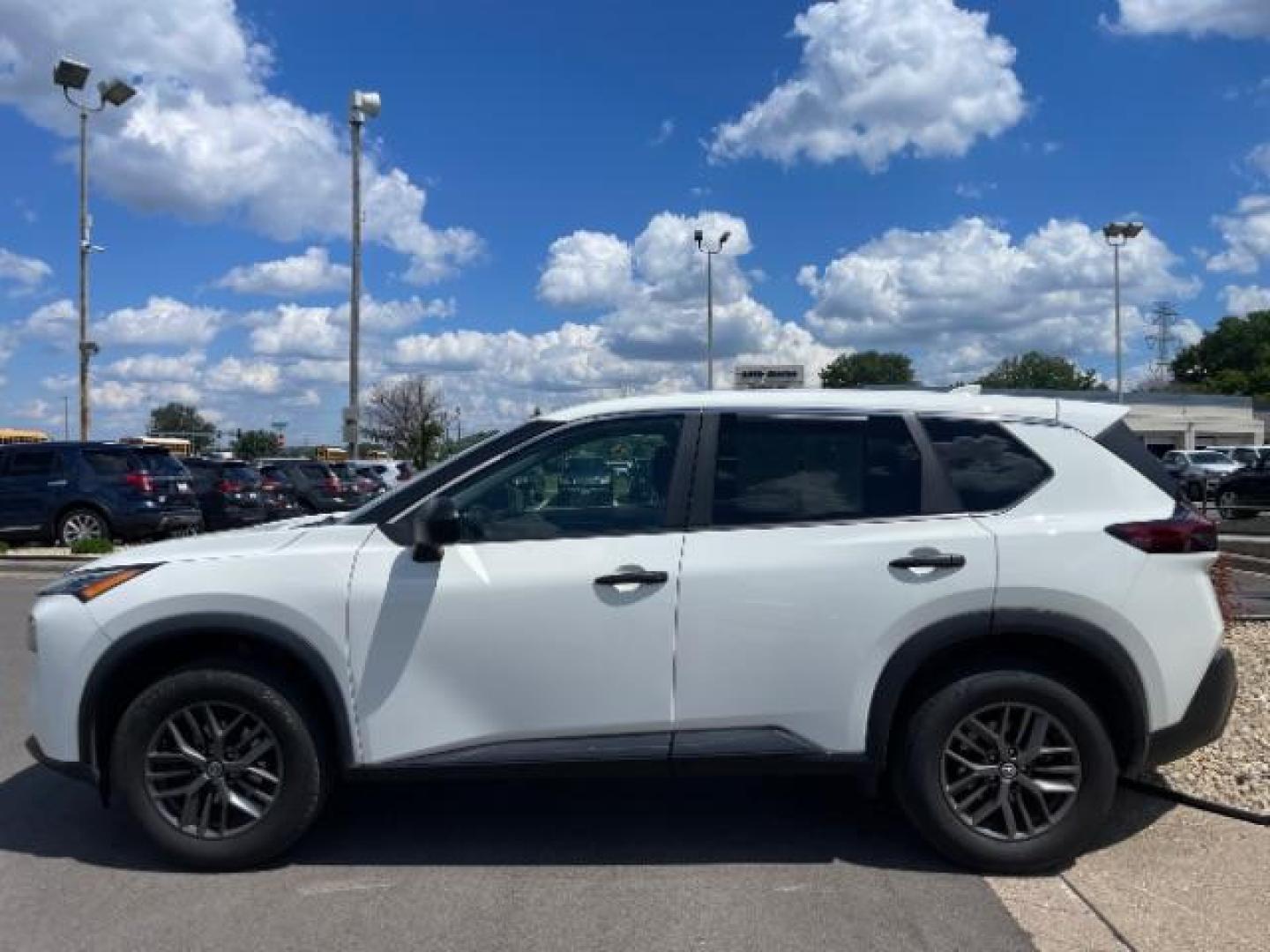 2021 Glacier White Nissan Rogue S (5N1AT3AA0MC) with an 2.5L L4 DOHC 16V engine, Continuously Variabl transmission, located at 745 S Robert St, St. Paul, MN, 55107, (651) 222-2991, 44.923389, -93.081215 - Photo#3