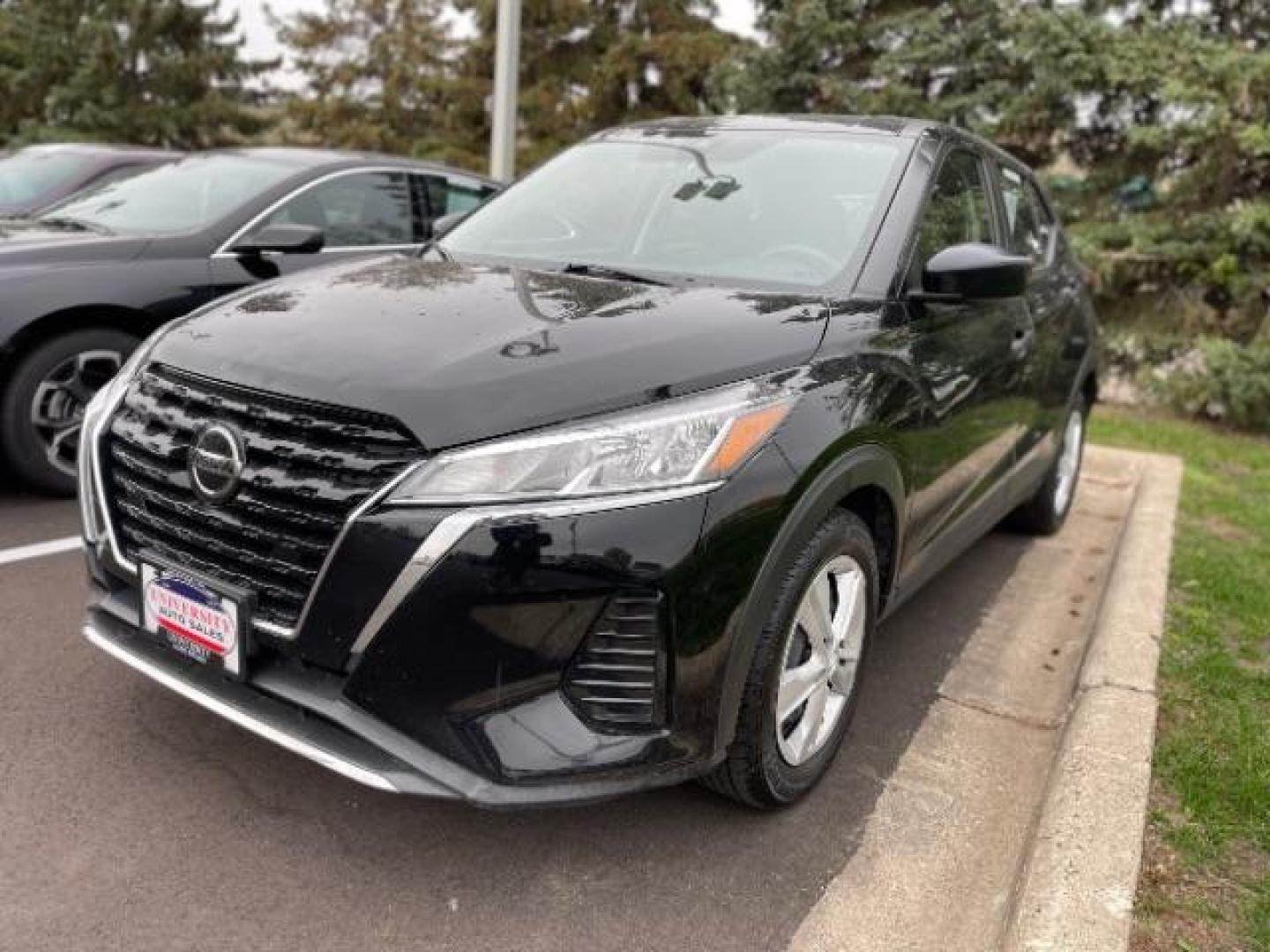 2021 Super Black Nissan Kicks S (3N1CP5BV5ML) with an 1.6L L4 engine, Continuously Variable Transmission transmission, located at 3301 W Hwy 13, Burnsville, MN, 55337, (952) 460-3200, 44.775333, -93.320808 - Photo#4