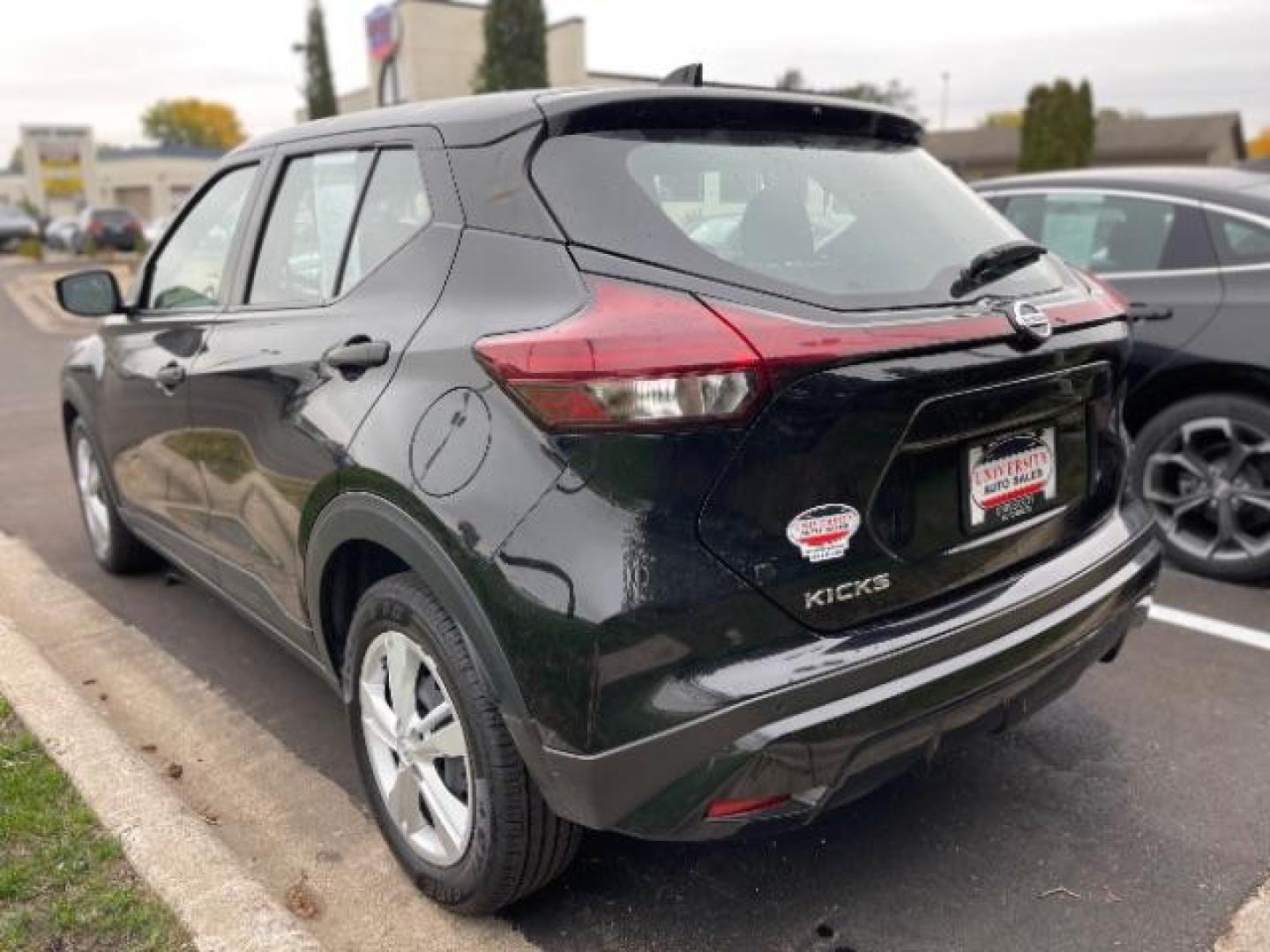 2021 Super Black Nissan Kicks S (3N1CP5BV5ML) with an 1.6L L4 engine, Continuously Variable Transmission transmission, located at 3301 W Hwy 13, Burnsville, MN, 55337, (952) 460-3200, 44.775333, -93.320808 - Photo#5