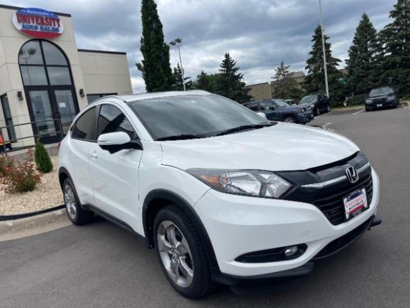 2017 White Orchid Pearl Honda HR-V EX-L w/Navigation 4W (3CZRU6H73HM) with an 1.8L L4 DOHC 16V engine, 5-Speed Automatic transmission, located at 3301 W Hwy 13, Burnsville, MN, 55337, (952) 460-3200, 44.775333, -93.320808 - Photo#0