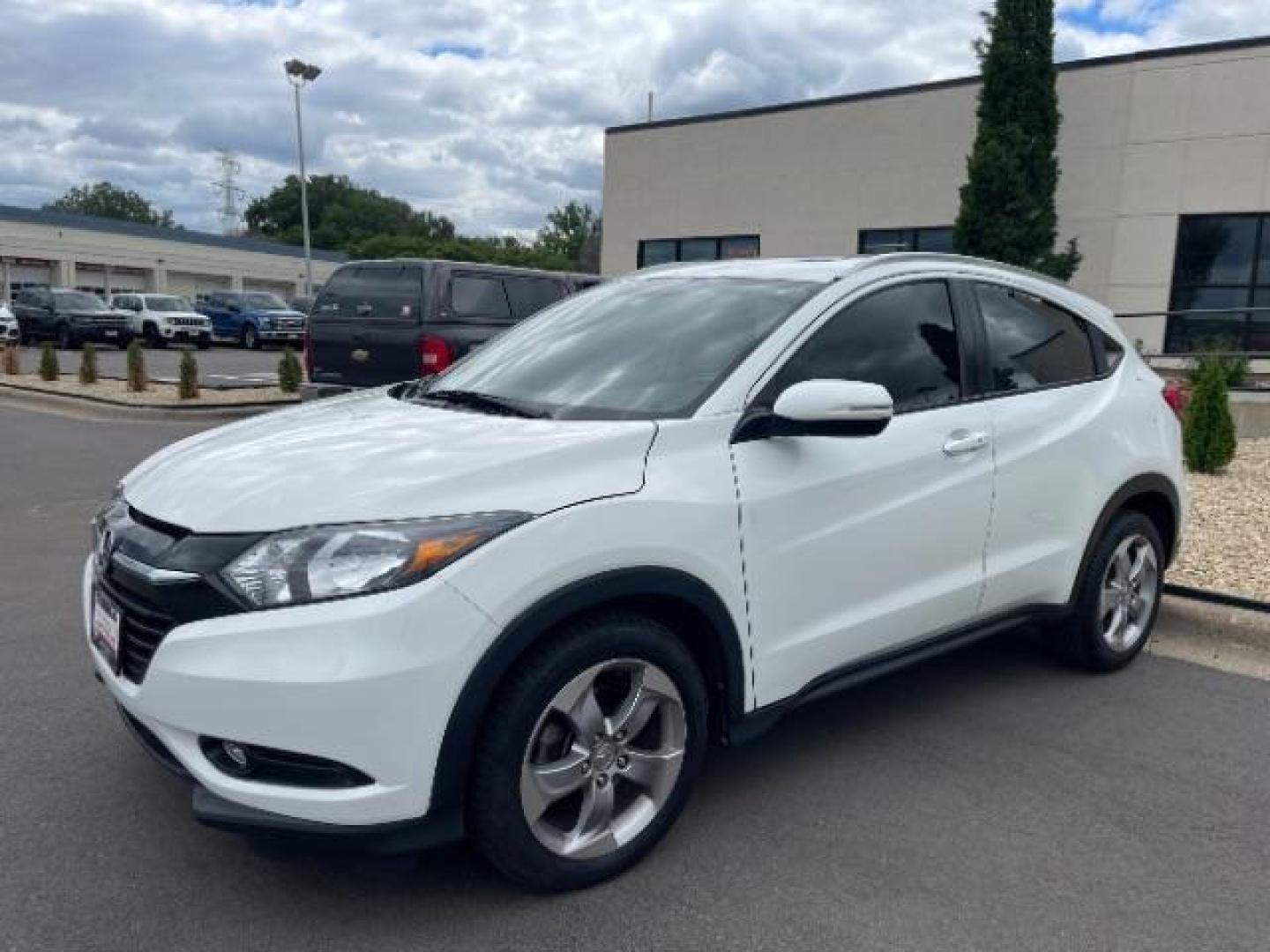 2017 White Orchid Pearl Honda HR-V EX-L w/Navigation 4W (3CZRU6H73HM) with an 1.8L L4 DOHC 16V engine, 5-Speed Automatic transmission, located at 3301 W Hwy 13, Burnsville, MN, 55337, (952) 460-3200, 44.775333, -93.320808 - Photo#8