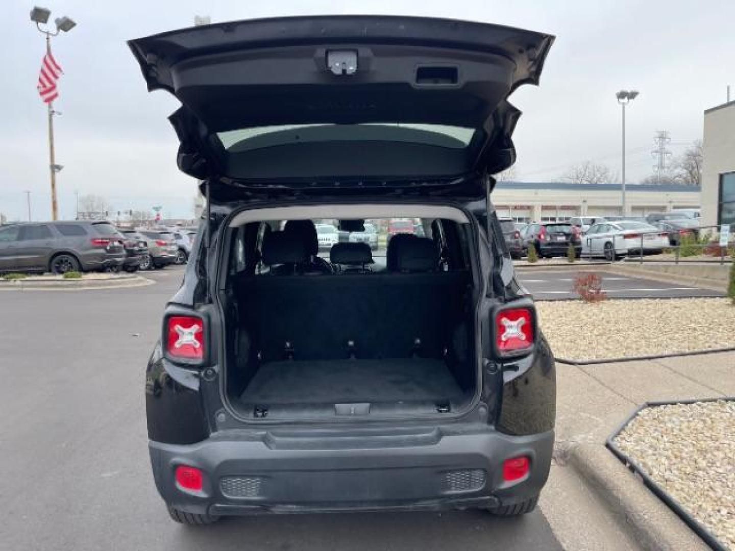 2020 Black Clear Coat Jeep Renegade SPORT UTILITY 4-DR (ZACNJBBB4LP) with an 2.4L L4 DOHC 16V engine, 9-Speed Automatic transmission, located at 745 S Robert St, St. Paul, MN, 55107, (651) 222-2991, 44.923389, -93.081215 - Photo#10