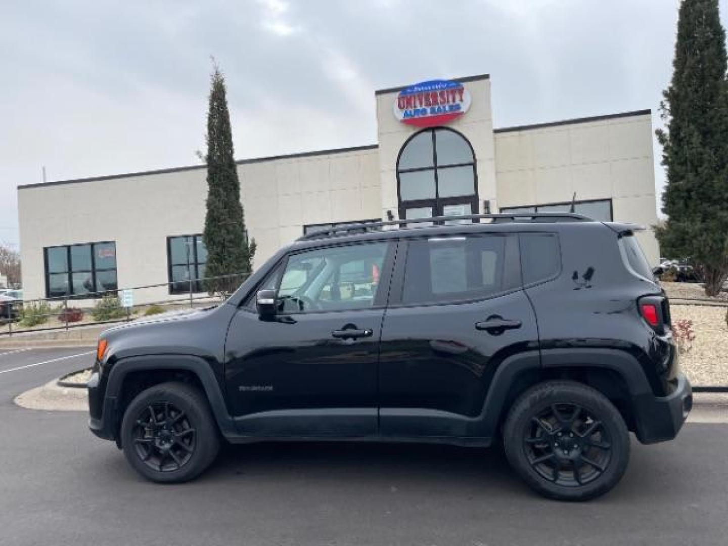 2020 Black Clear Coat Jeep Renegade SPORT UTILITY 4-DR (ZACNJBBB4LP) with an 2.4L L4 DOHC 16V engine, 9-Speed Automatic transmission, located at 745 S Robert St, St. Paul, MN, 55107, (651) 222-2991, 44.923389, -93.081215 - Photo#2