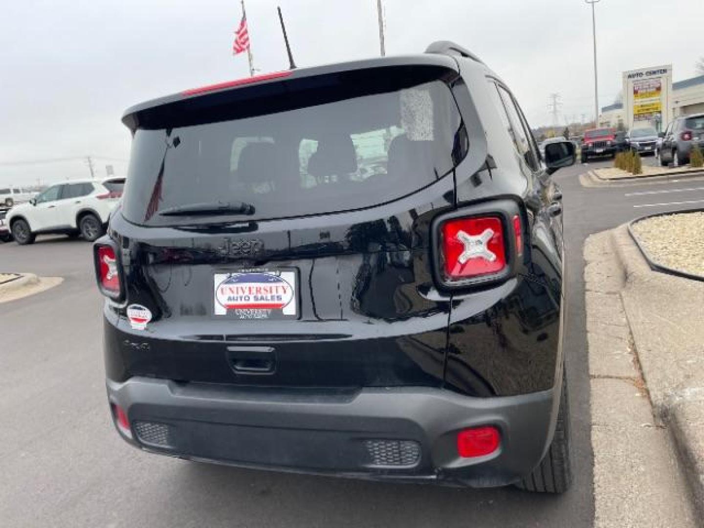 2020 Black Clear Coat Jeep Renegade SPORT UTILITY 4-DR (ZACNJBBB4LP) with an 2.4L L4 DOHC 16V engine, 9-Speed Automatic transmission, located at 745 S Robert St, St. Paul, MN, 55107, (651) 222-2991, 44.923389, -93.081215 - Photo#4