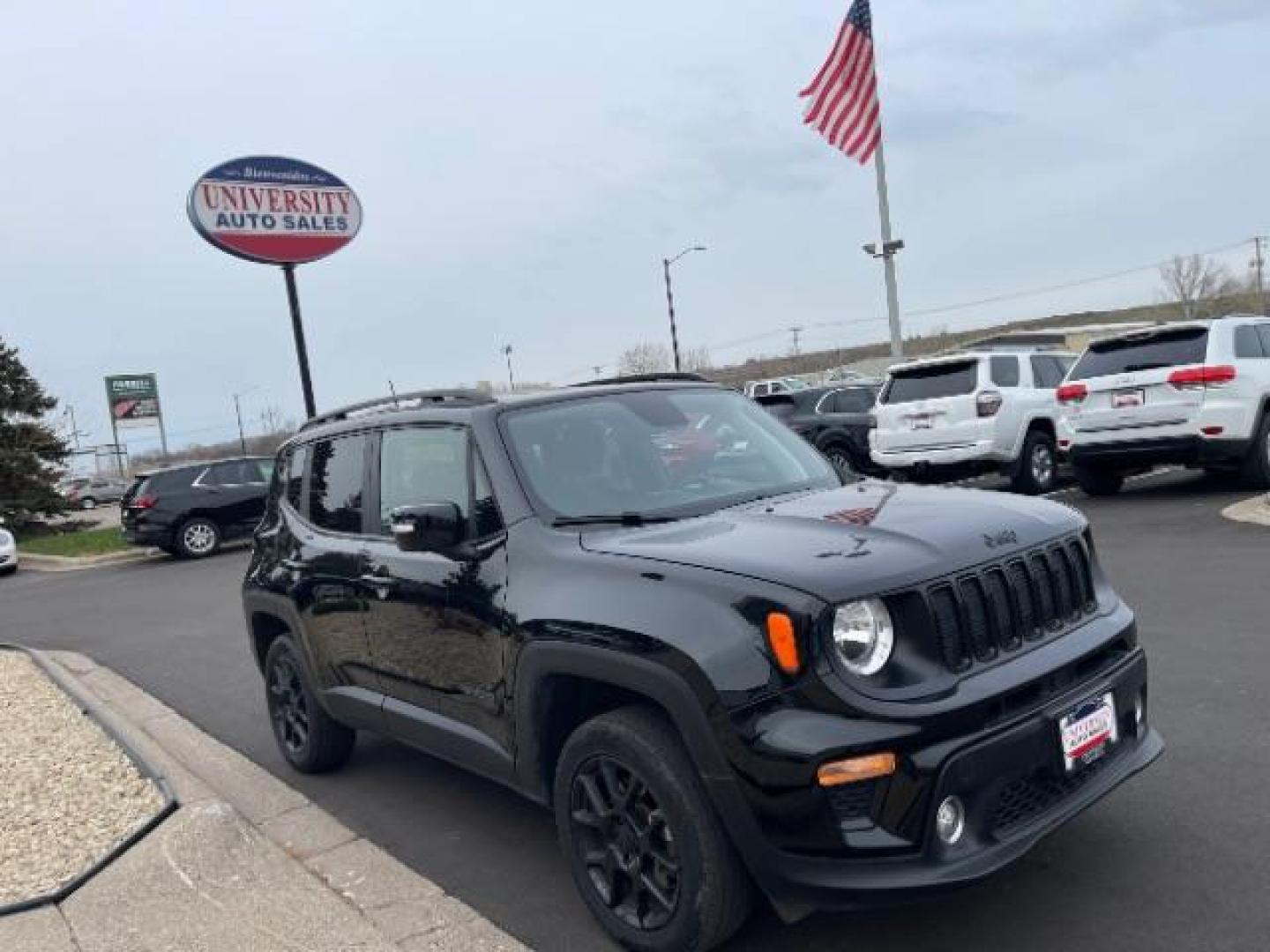 2020 Black Clear Coat Jeep Renegade SPORT UTILITY 4-DR (ZACNJBBB4LP) with an 2.4L L4 DOHC 16V engine, 9-Speed Automatic transmission, located at 745 S Robert St, St. Paul, MN, 55107, (651) 222-2991, 44.923389, -93.081215 - Photo#7