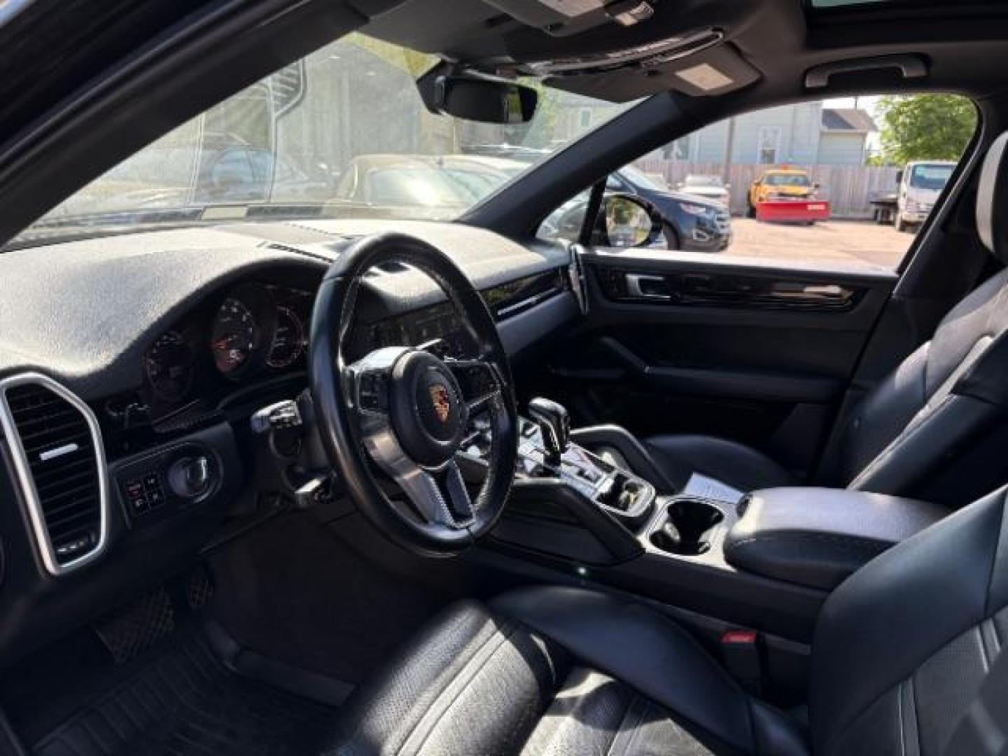 2020 Black Porsche Cayenne Base (WP1AA2AYXLD) with an 3.0L V6 DOHC 24V engine, 6-Speed Automatic transmission, located at 745 S Robert St, St. Paul, MN, 55107, (651) 222-2991, 44.923389, -93.081215 - Photo#8