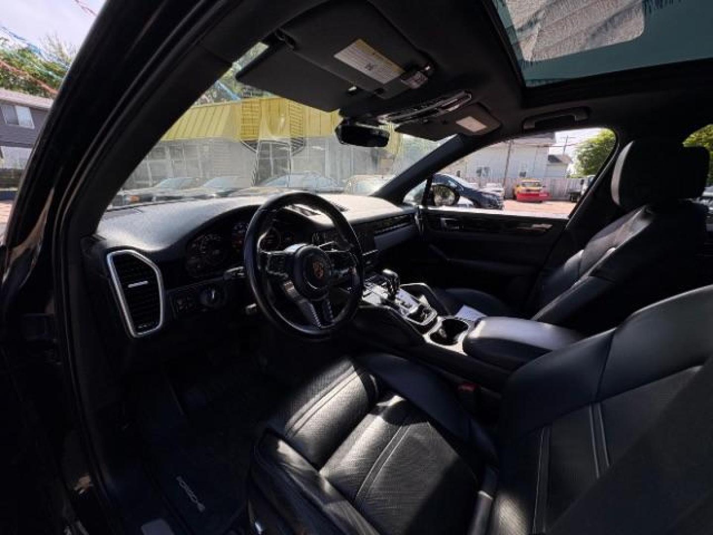 2020 Black Porsche Cayenne Base (WP1AA2AYXLD) with an 3.0L V6 DOHC 24V engine, 6-Speed Automatic transmission, located at 745 S Robert St, St. Paul, MN, 55107, (651) 222-2991, 44.923389, -93.081215 - Photo#9