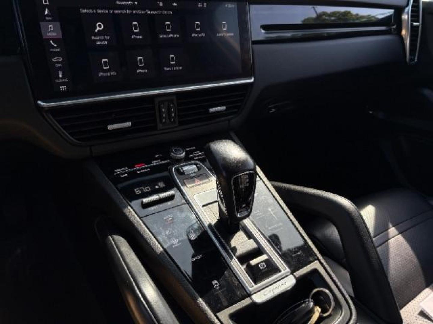 2020 Black Porsche Cayenne Base (WP1AA2AYXLD) with an 3.0L V6 DOHC 24V engine, 6-Speed Automatic transmission, located at 745 S Robert St, St. Paul, MN, 55107, (651) 222-2991, 44.923389, -93.081215 - Photo#12