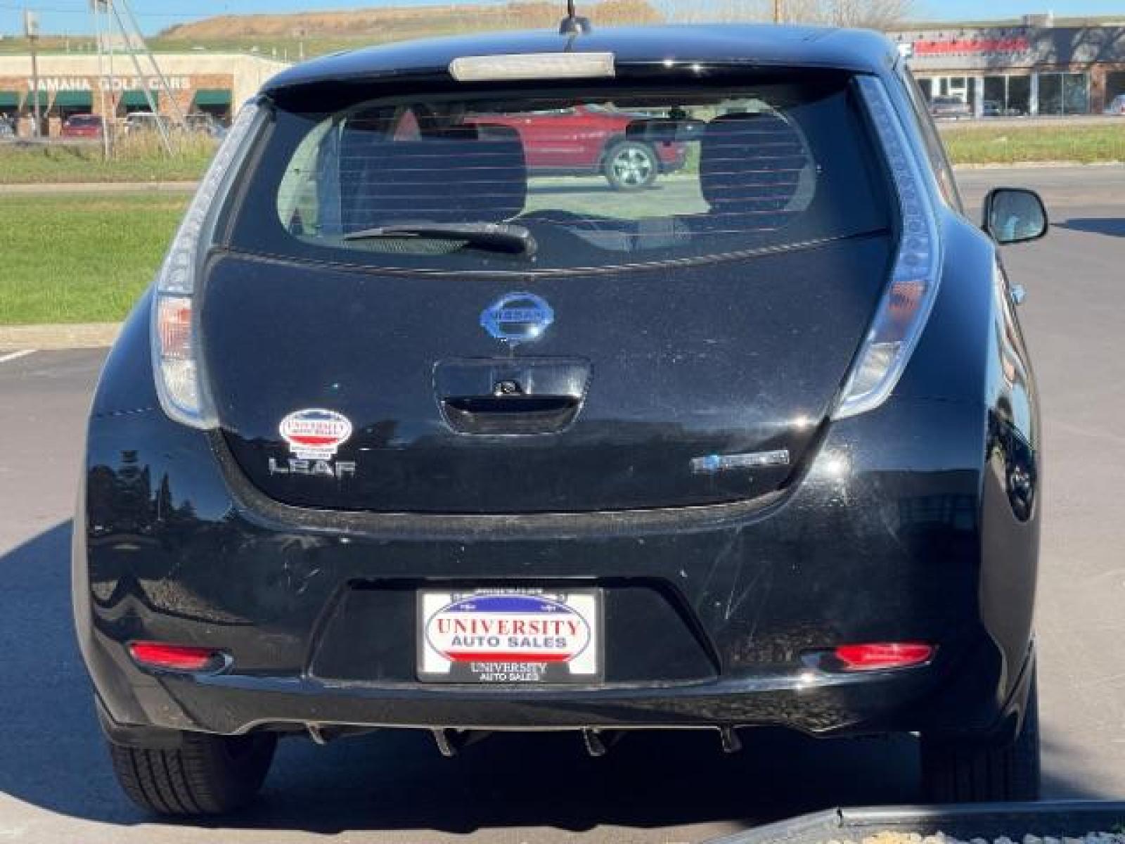 2013 Super Black Nissan LEAF S (1N4AZ0CP8DC) with an ELECTRIC engine, Continuously Variable Transmission transmission, located at 745 S Robert St, St. Paul, MN, 55107, (651) 222-2991, 44.923389, -93.081215 - Photo #4