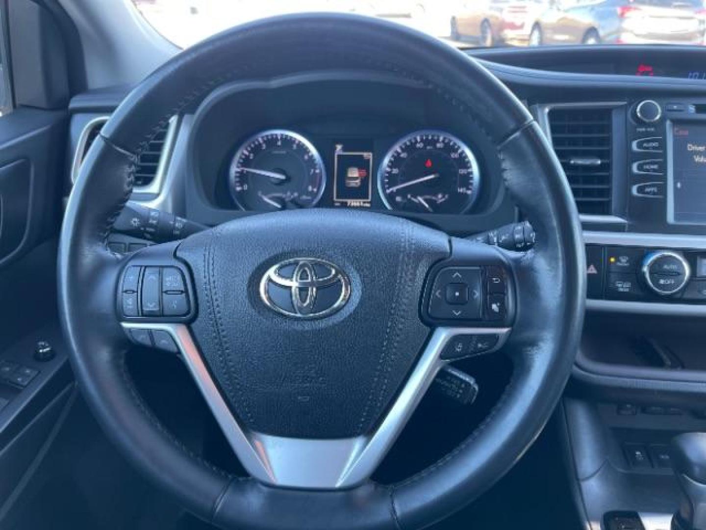 2018 WHITE Toyota Highlander XLE AWD V6 (5TDJZRFH0JS) with an 3.5L V6 DOHC 24V engine, 6-Speed Automatic transmission, located at 745 S Robert St, St. Paul, MN, 55107, (651) 222-2991, 44.923389, -93.081215 - Photo#9