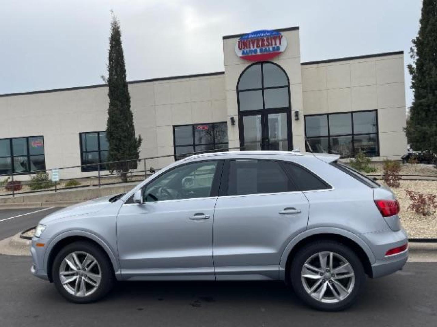 2016 Cuvee Silver Metallic Audi Q3 2.0T quattro Premium Plus (WA1EFCFS8GR) with an 2.0L L4 DOHC 24V engine, 6-Speed Automatic transmission, located at 745 S Robert St, St. Paul, MN, 55107, (651) 222-2991, 44.923389, -93.081215 - Photo#2