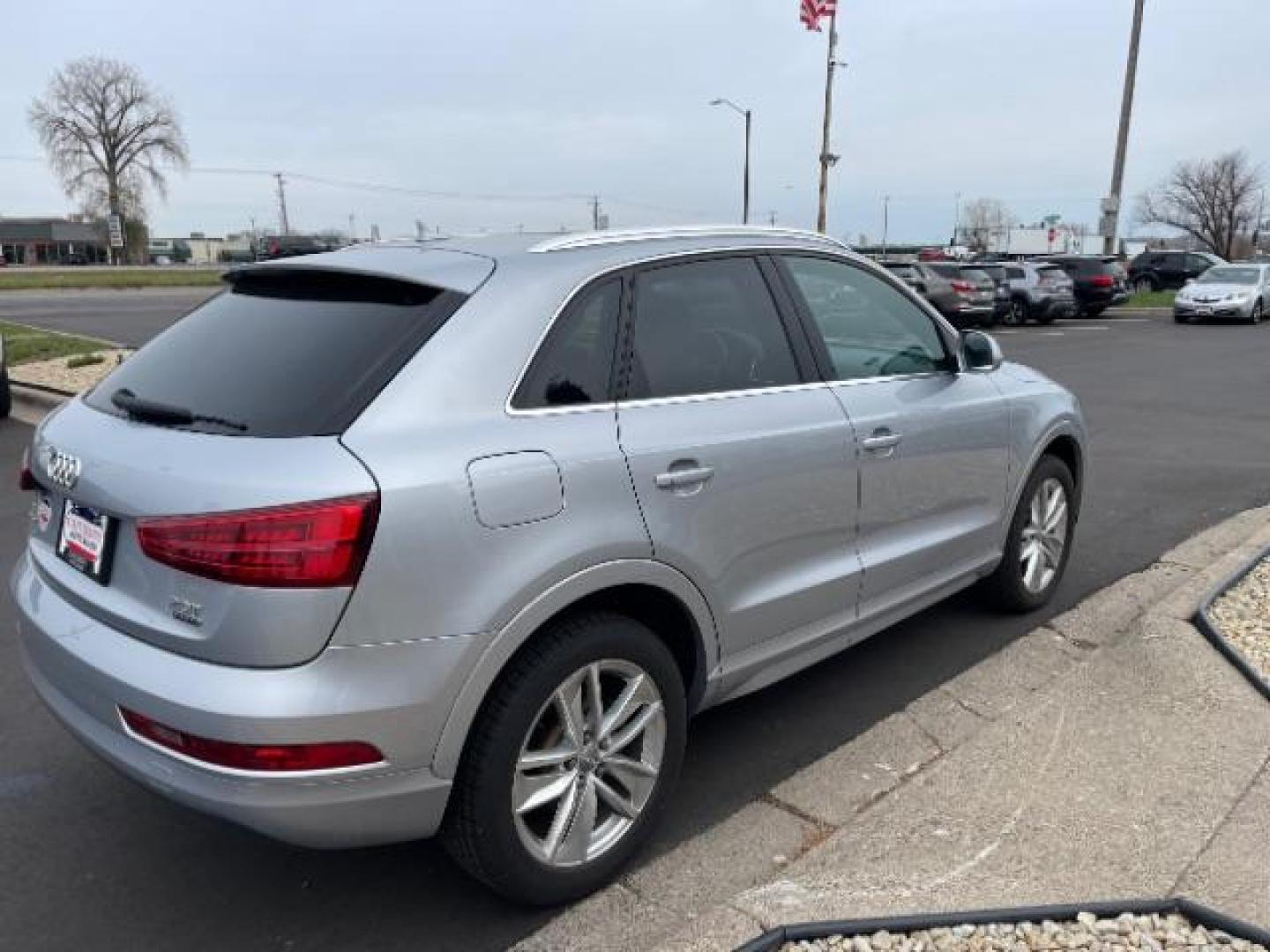 2016 Cuvee Silver Metallic Audi Q3 2.0T quattro Premium Plus (WA1EFCFS8GR) with an 2.0L L4 DOHC 24V engine, 6-Speed Automatic transmission, located at 745 S Robert St, St. Paul, MN, 55107, (651) 222-2991, 44.923389, -93.081215 - Photo#5