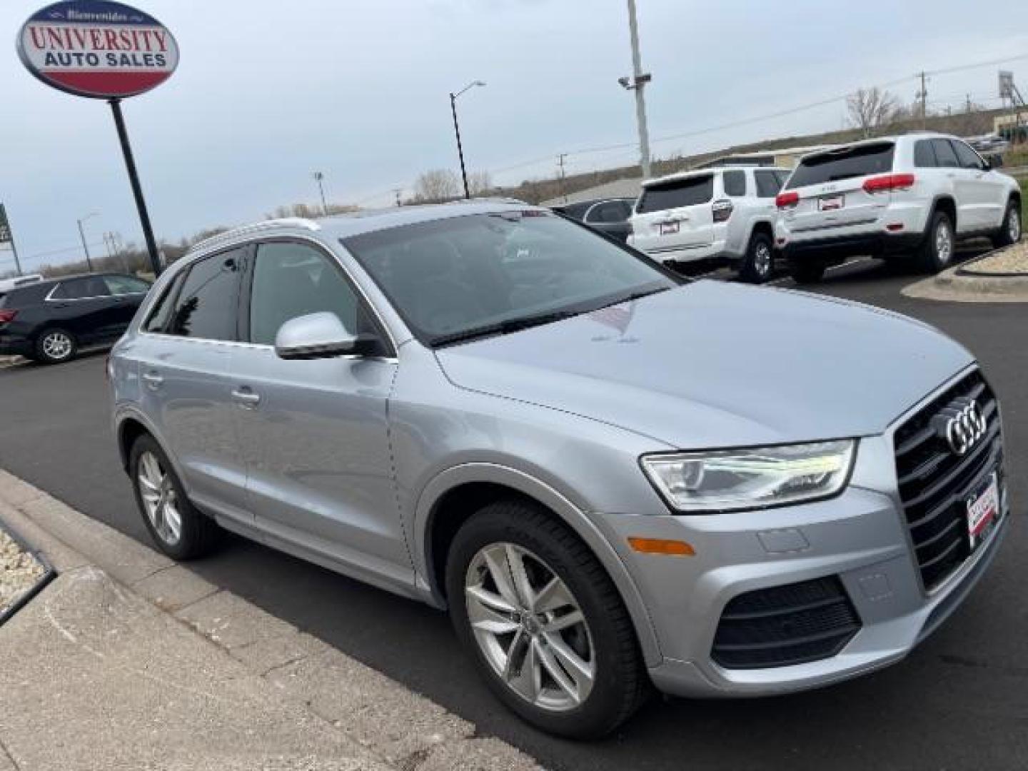 2016 Cuvee Silver Metallic Audi Q3 2.0T quattro Premium Plus (WA1EFCFS8GR) with an 2.0L L4 DOHC 24V engine, 6-Speed Automatic transmission, located at 745 S Robert St, St. Paul, MN, 55107, (651) 222-2991, 44.923389, -93.081215 - Photo#7