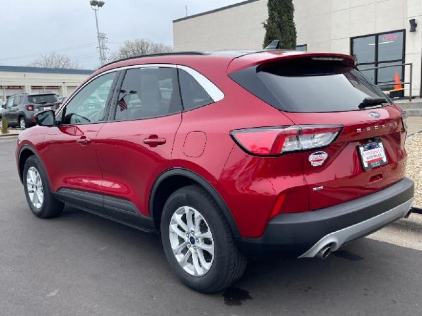 2020 Rapid Red Metallic Tinted Clearcoat Ford Escape SE AWD (1FMCU9G63LU) with an 1.5L L3 engine, 8-Speed Automatic transmission, located at 3301 W Hwy 13, Burnsville, MN, 55337, (952) 460-3200, 44.775333, -93.320808 - Photo#3