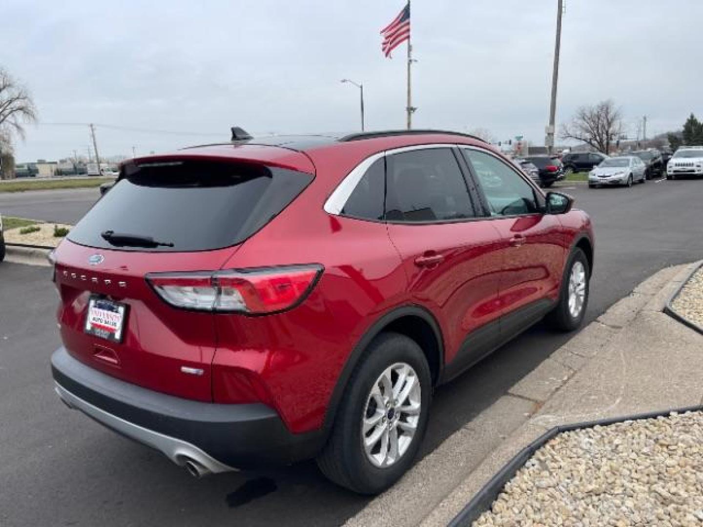 2020 Rapid Red Metallic Tinted Clearcoat Ford Escape SE AWD (1FMCU9G63LU) with an 1.5L L3 engine, 8-Speed Automatic transmission, located at 3301 W Hwy 13, Burnsville, MN, 55337, (952) 460-3200, 44.775333, -93.320808 - Photo#5