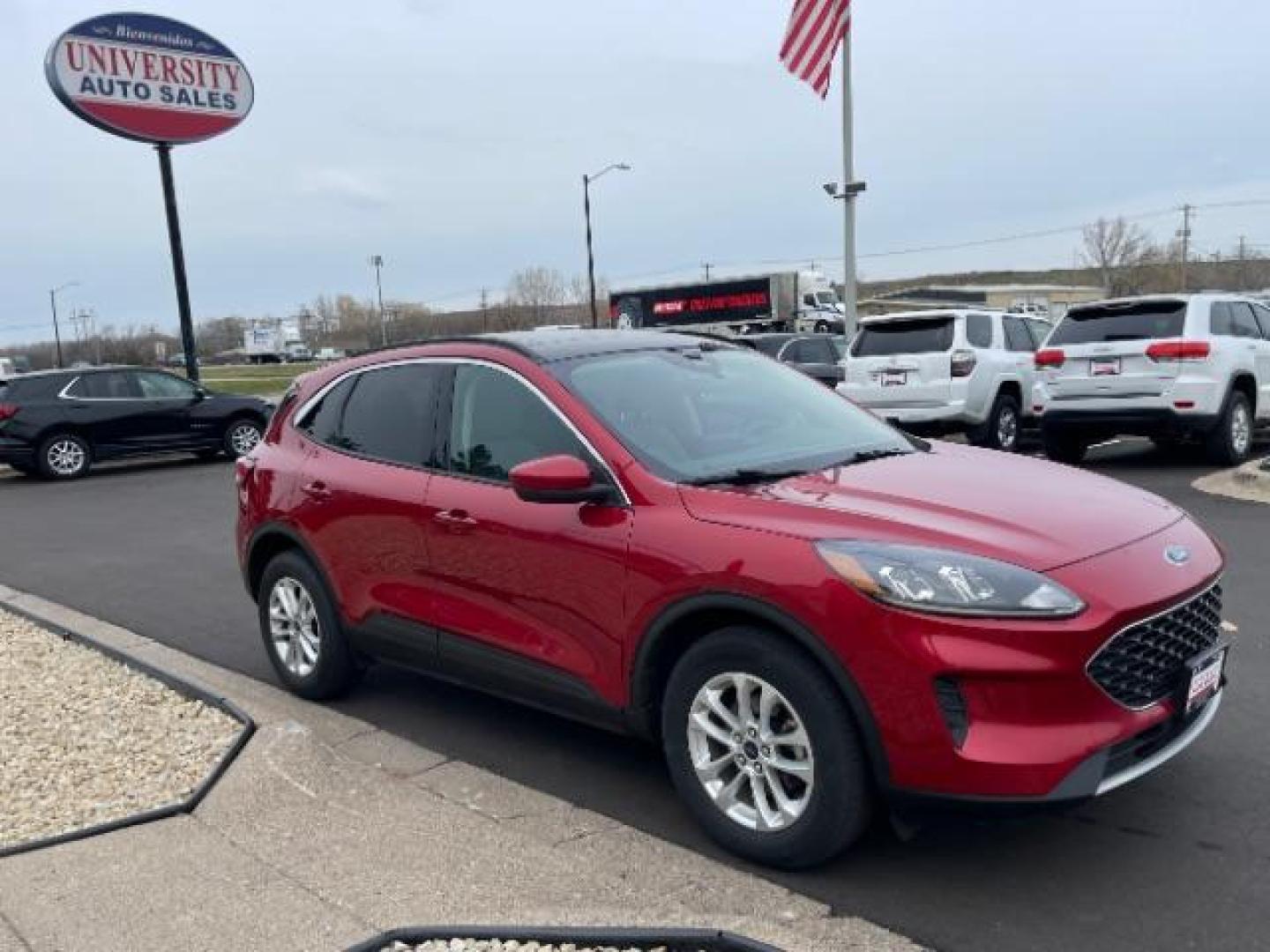 2020 Rapid Red Metallic Tinted Clearcoat Ford Escape SE AWD (1FMCU9G63LU) with an 1.5L L3 engine, 8-Speed Automatic transmission, located at 3301 W Hwy 13, Burnsville, MN, 55337, (952) 460-3200, 44.775333, -93.320808 - Photo#7