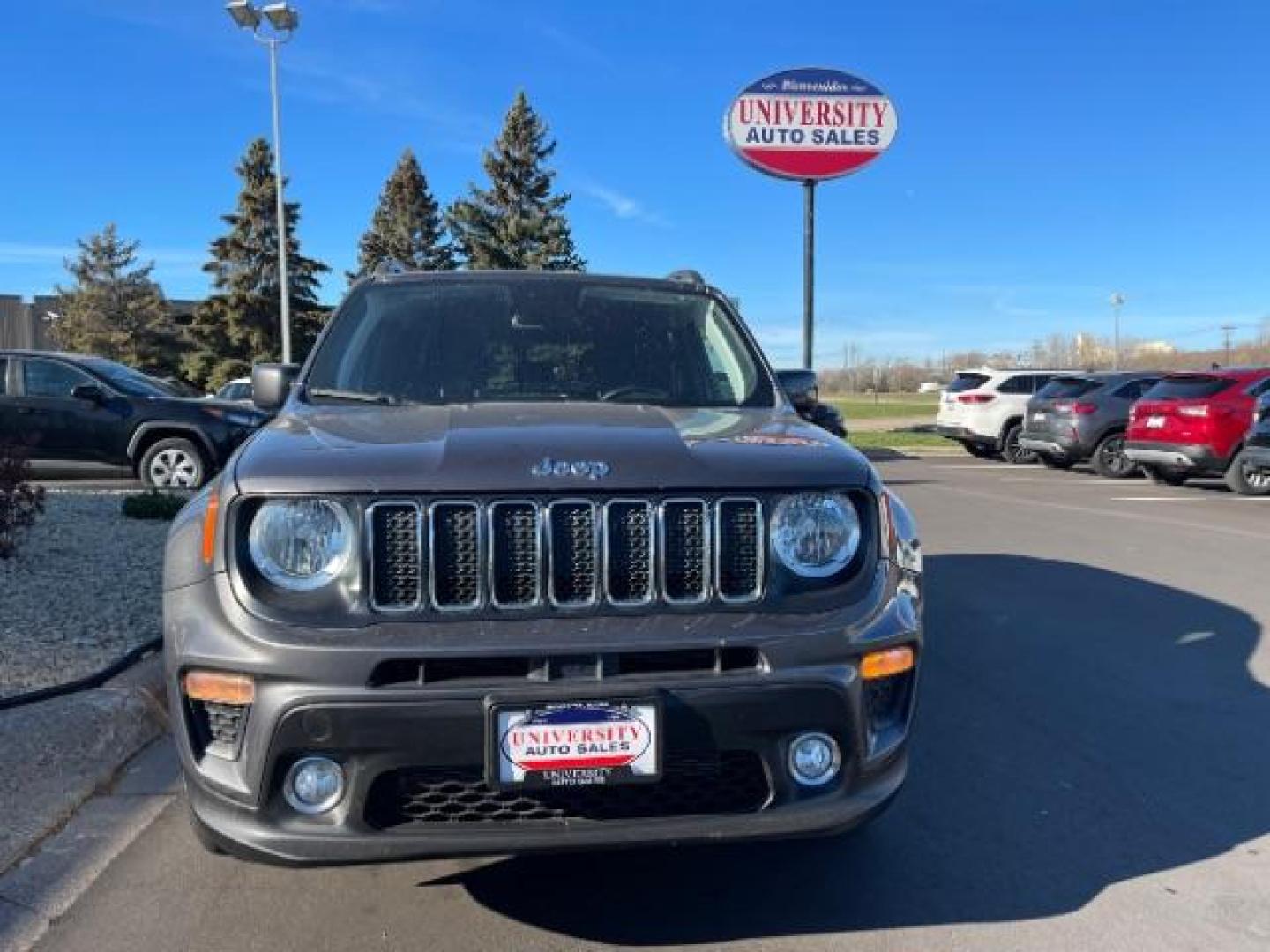 2019 GRAY Jeep Renegade Latitude 4WD (ZACNJBBB5KP) with an 2.4L L4 DOHC 16V engine, 9-Speed Automatic transmission, located at 3301 W Hwy 13, Burnsville, MN, 55337, (952) 460-3200, 44.775333, -93.320808 - Photo#0