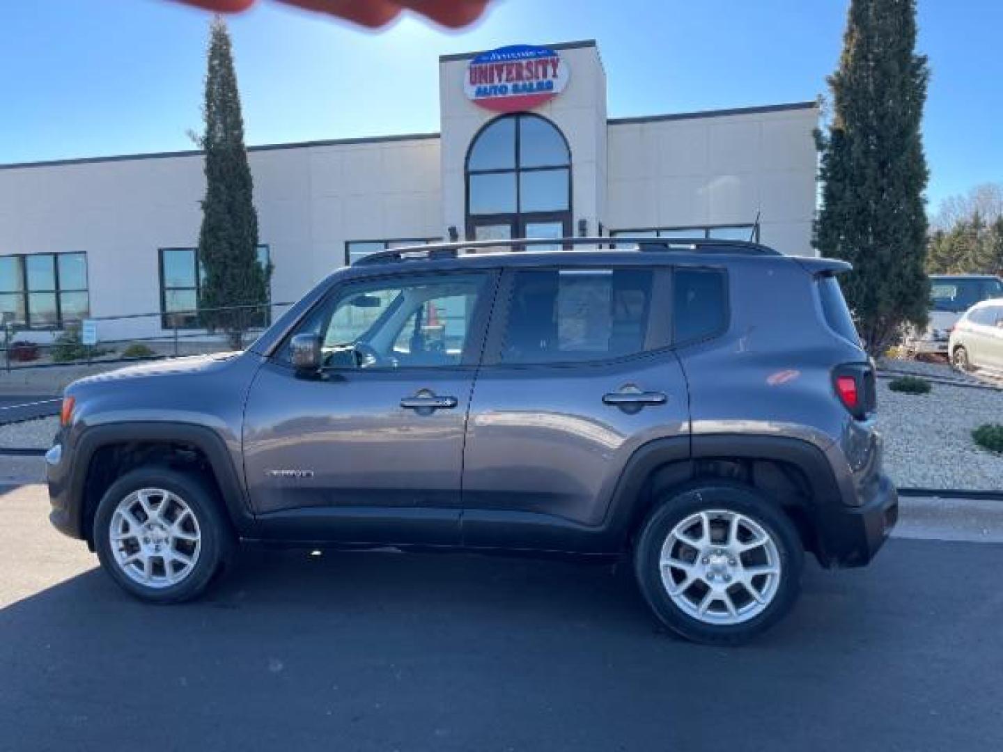 2019 GRAY Jeep Renegade Latitude 4WD (ZACNJBBB5KP) with an 2.4L L4 DOHC 16V engine, 9-Speed Automatic transmission, located at 3301 W Hwy 13, Burnsville, MN, 55337, (952) 460-3200, 44.775333, -93.320808 - Photo#2