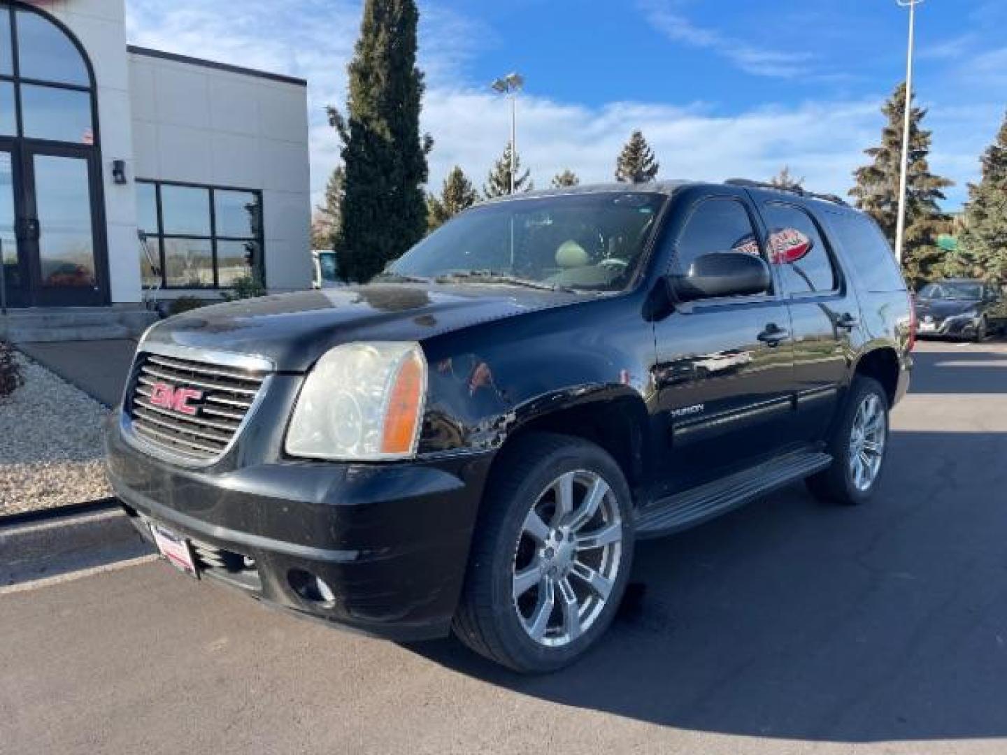 2012 Onyx Black GMC Yukon SLT1 4WD (1GKS2CE05CR) with an 5.3L V8 OHV 16V FFV engine, 6-Speed Automatic transmission, located at 745 S Robert St, St. Paul, MN, 55107, (651) 222-2991, 44.923389, -93.081215 - Photo#1