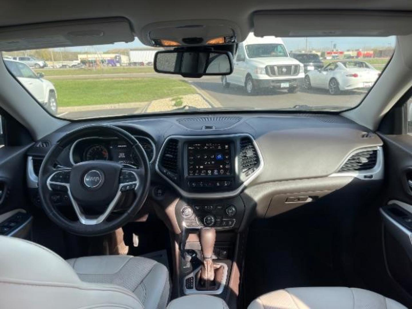 2016 Bright White Clear Coat Jeep Cherokee Overland 4WD (1C4PJMJS1GW) with an 3.2L V6 DOHC 24V engine, 9-Speed Automatic transmission, located at 745 S Robert St, St. Paul, MN, 55107, (651) 222-2991, 44.923389, -93.081215 - Photo#11