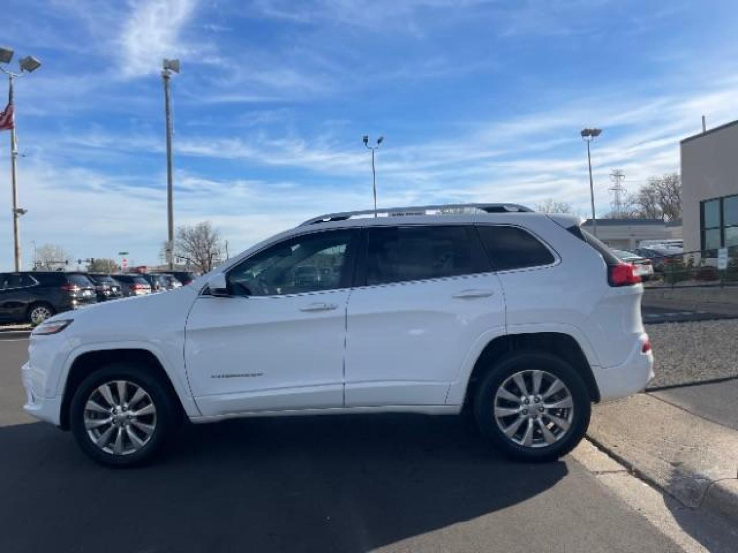 2016 Bright White Clear Coat Jeep Cherokee Overland 4WD (1C4PJMJS1GW) with an 3.2L V6 DOHC 24V engine, 9-Speed Automatic transmission, located at 745 S Robert St, St. Paul, MN, 55107, (651) 222-2991, 44.923389, -93.081215 - Photo#2