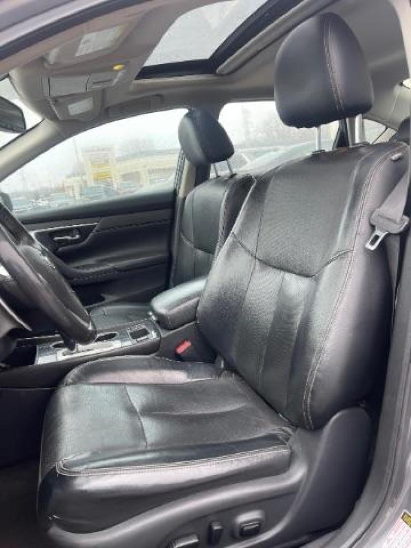 2017 GREY Nissan Altima 3.5 SL (1N4BL3APXHC) with an 3.5L V6 DOHC 24V engine, Continuously Variabl transmission, located at 3301 W Hwy 13, Burnsville, MN, 55337, (952) 460-3200, 44.775333, -93.320808 - Photo#13