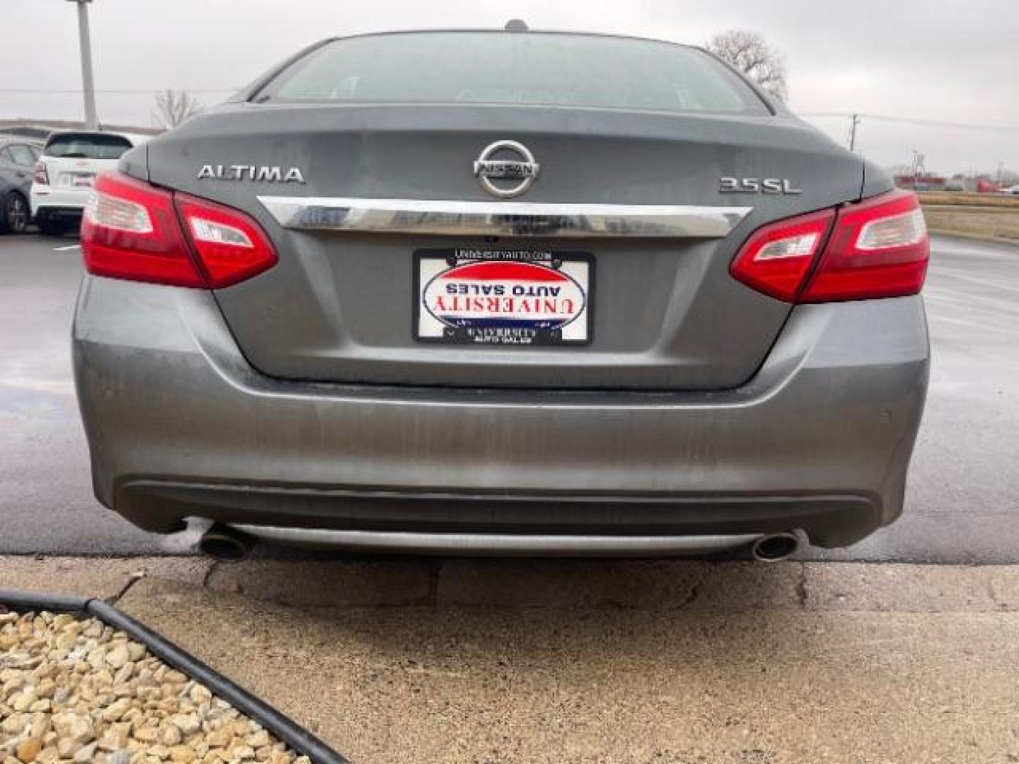 2017 GREY Nissan Altima 3.5 SL (1N4BL3APXHC) with an 3.5L V6 DOHC 24V engine, Continuously Variabl transmission, located at 3301 W Hwy 13, Burnsville, MN, 55337, (952) 460-3200, 44.775333, -93.320808 - Photo#3