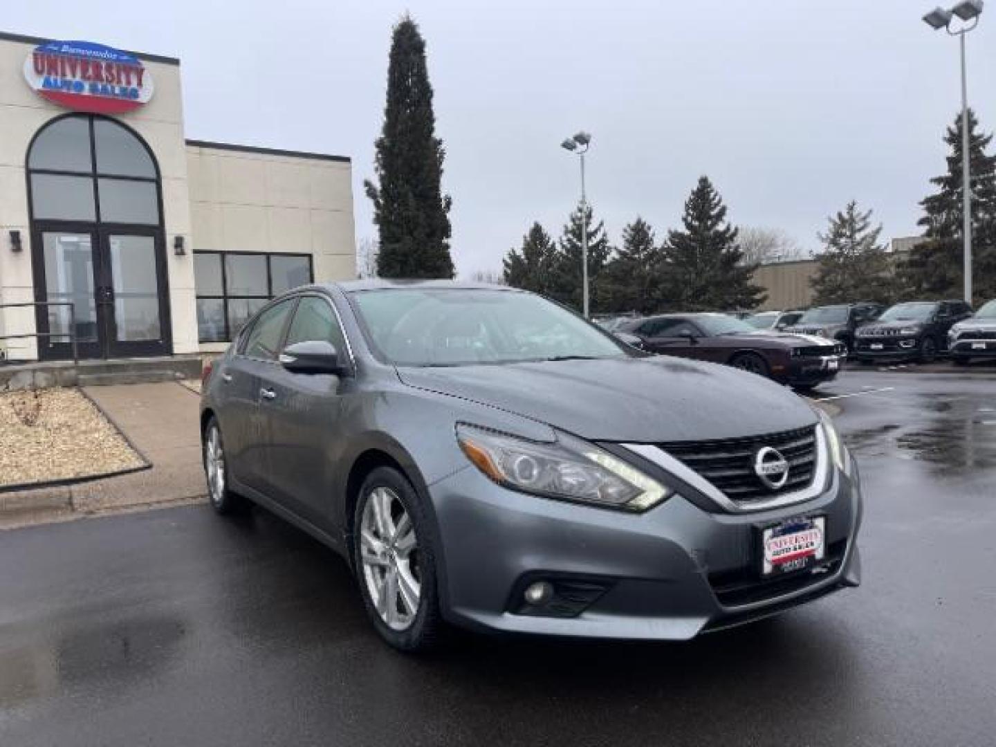 2017 GREY Nissan Altima 3.5 SL (1N4BL3APXHC) with an 3.5L V6 DOHC 24V engine, Continuously Variabl transmission, located at 3301 W Hwy 13, Burnsville, MN, 55337, (952) 460-3200, 44.775333, -93.320808 - Photo#6