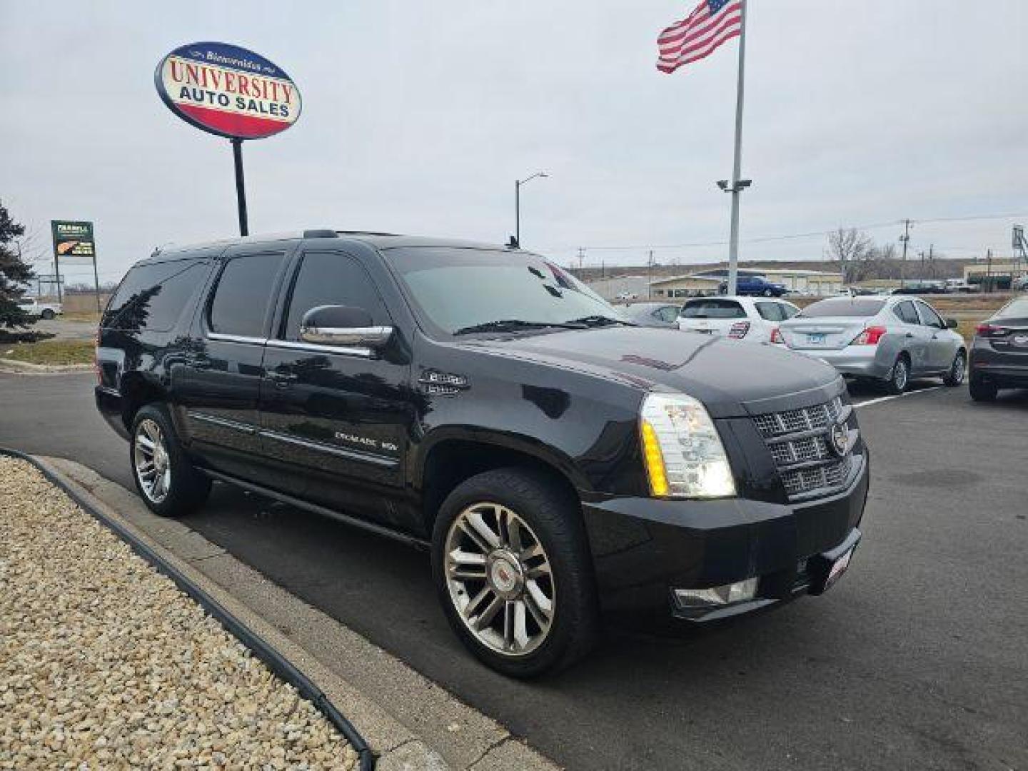 2014 Black Raven Cadillac Escalade ESV AWD Premium (1GYS4JEF6ER) with an 6.2L V8 OHV 16V FFV engine, 6-Speed Automatic transmission, located at 3301 W Hwy 13, Burnsville, MN, 55337, (952) 460-3200, 44.775333, -93.320808 - Photo#8