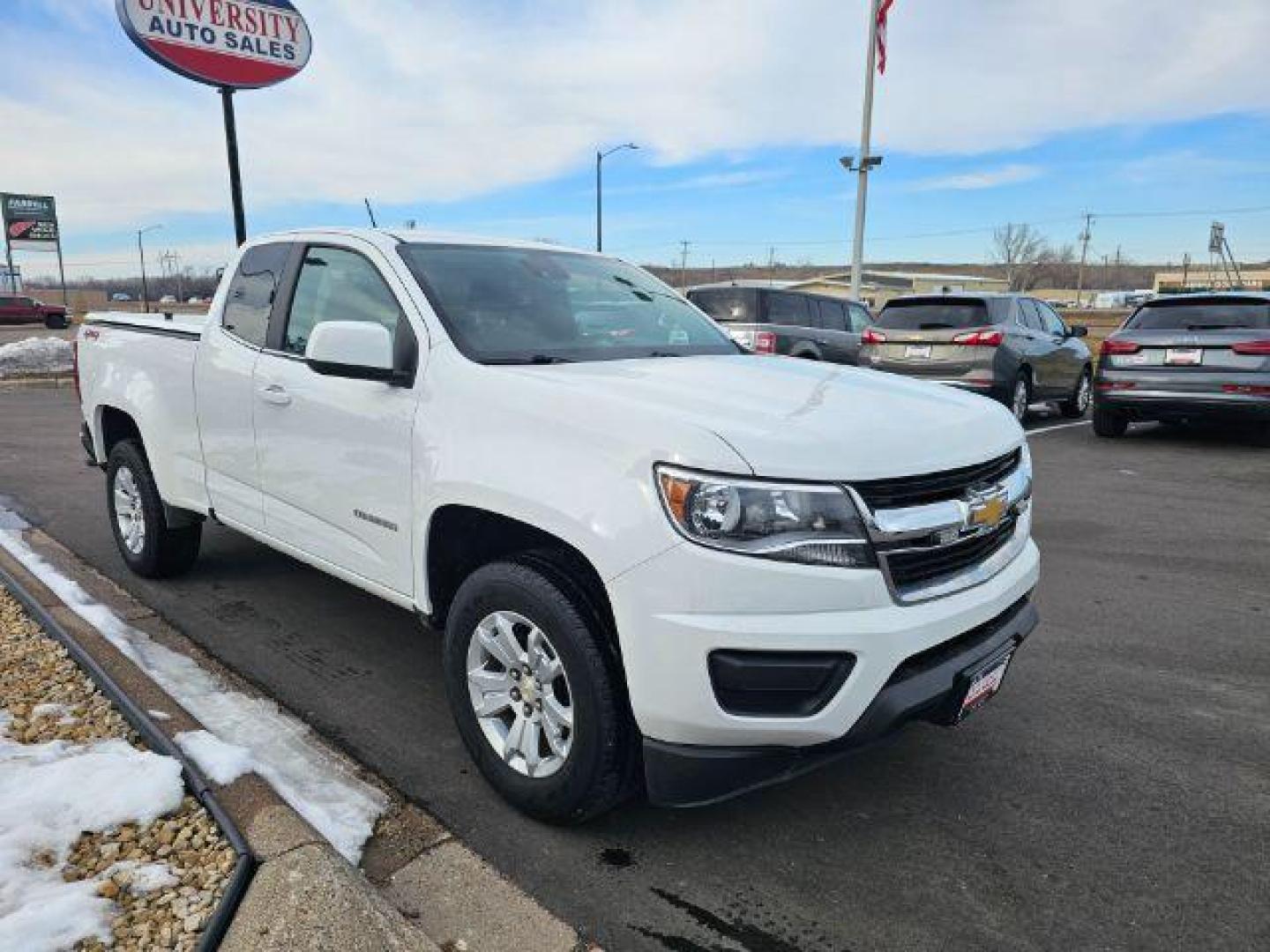 2020 Summit White Chevrolet Colorado Z71 Ext. Cab 4WD (1GCHTCEAXL1) with an 2.5L L4 DOHC 16V GAS engine, 6-Speed Automatic transmission, located at 745 S Robert St, St. Paul, MN, 55107, (651) 222-2991, 44.923389, -93.081215 - Photo#11