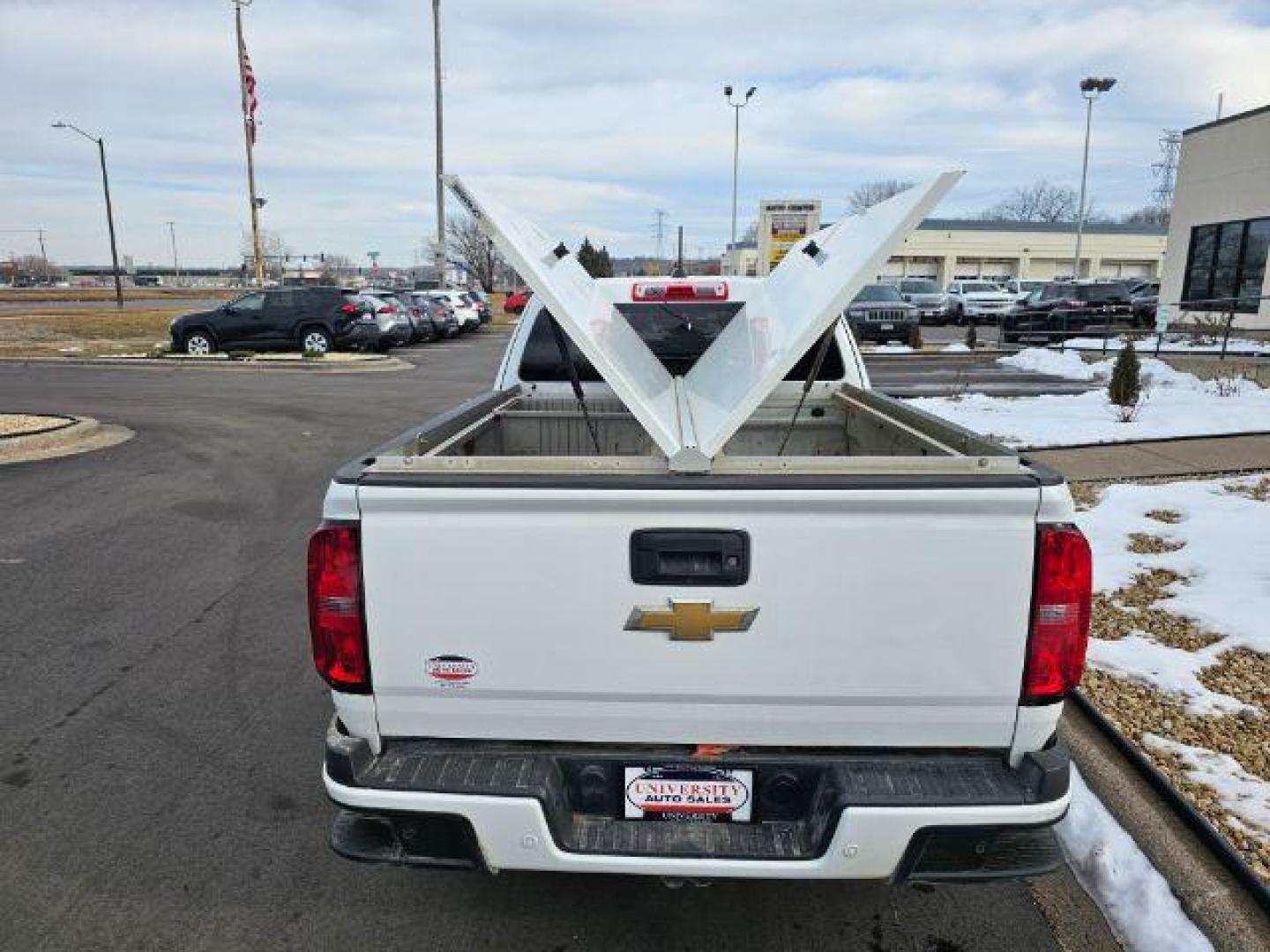 2020 Summit White Chevrolet Colorado Z71 Ext. Cab 4WD (1GCHTCEAXL1) with an 2.5L L4 DOHC 16V GAS engine, 6-Speed Automatic transmission, located at 745 S Robert St, St. Paul, MN, 55107, (651) 222-2991, 44.923389, -93.081215 - Photo#6