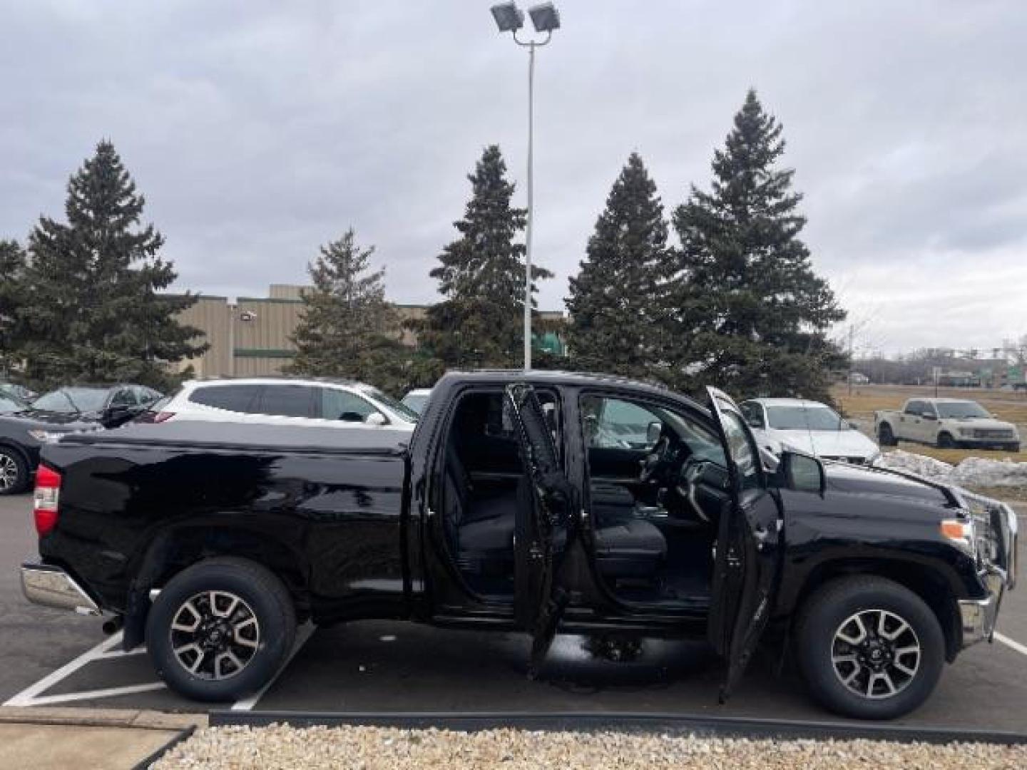 2017 Black Toyota Tundra SR5 5.7L V8 FFV Double Cab 4WD (5TFUW5F19HX) with an 5.7L V8 DOHC 32V FFV engine, 6-Speed Automatic transmission, located at 3301 W Hwy 13, Burnsville, MN, 55337, (952) 460-3200, 44.775333, -93.320808 - Photo#9