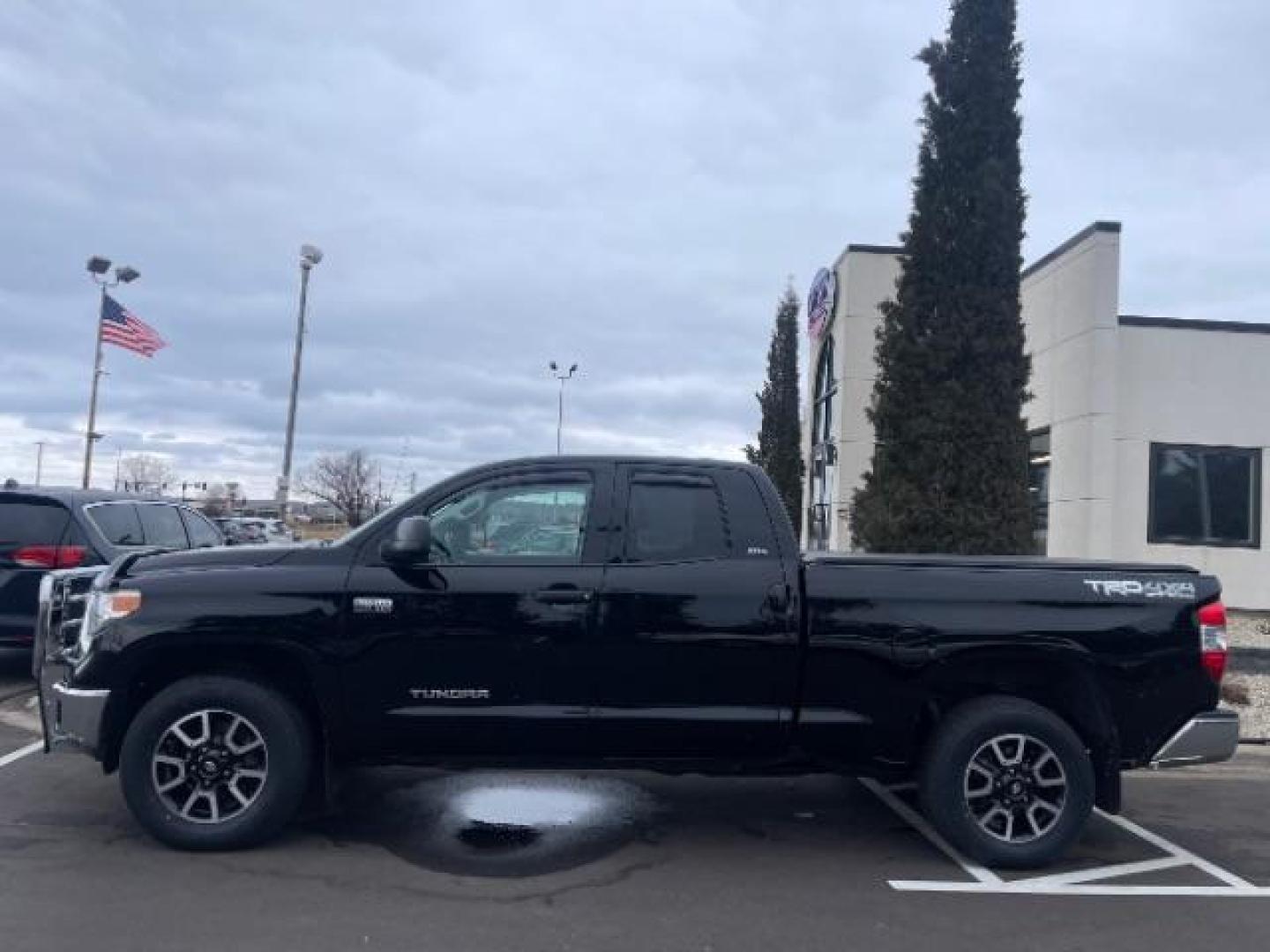 2017 Black Toyota Tundra SR5 5.7L V8 FFV Double Cab 4WD (5TFUW5F19HX) with an 5.7L V8 DOHC 32V FFV engine, 6-Speed Automatic transmission, located at 3301 W Hwy 13, Burnsville, MN, 55337, (952) 460-3200, 44.775333, -93.320808 - Photo#3