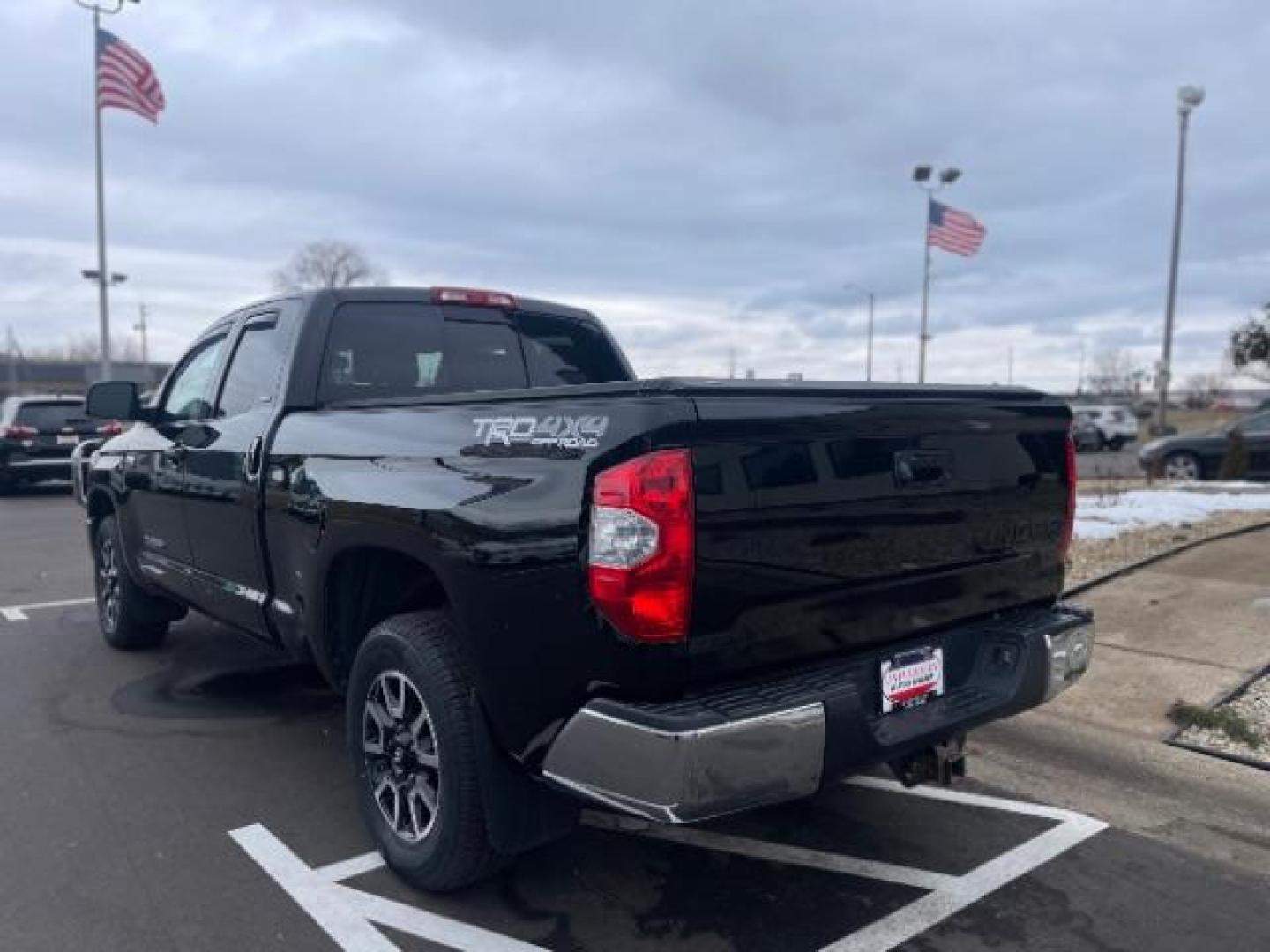 2017 Black Toyota Tundra SR5 5.7L V8 FFV Double Cab 4WD (5TFUW5F19HX) with an 5.7L V8 DOHC 32V FFV engine, 6-Speed Automatic transmission, located at 3301 W Hwy 13, Burnsville, MN, 55337, (952) 460-3200, 44.775333, -93.320808 - Photo#4