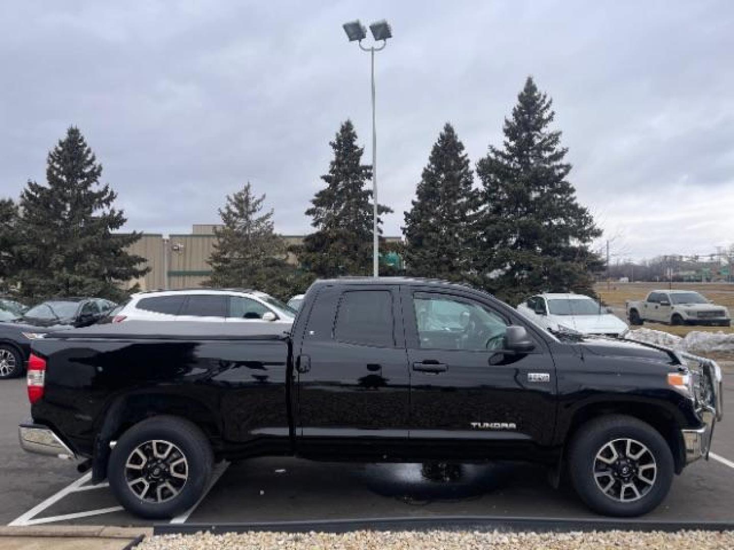 2017 Black Toyota Tundra SR5 5.7L V8 FFV Double Cab 4WD (5TFUW5F19HX) with an 5.7L V8 DOHC 32V FFV engine, 6-Speed Automatic transmission, located at 3301 W Hwy 13, Burnsville, MN, 55337, (952) 460-3200, 44.775333, -93.320808 - Photo#8