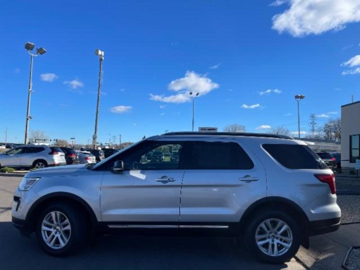 2018 Ingot Silver Metalli Ford Explorer XLT 4WD (1FM5K8D81JG) with an 3.5L V6 DOHC 24V engine, 6-Speed Automatic transmission, located at 3301 W Hwy 13, Burnsville, MN, 55337, (952) 460-3200, 44.775333, -93.320808 - Photo#5