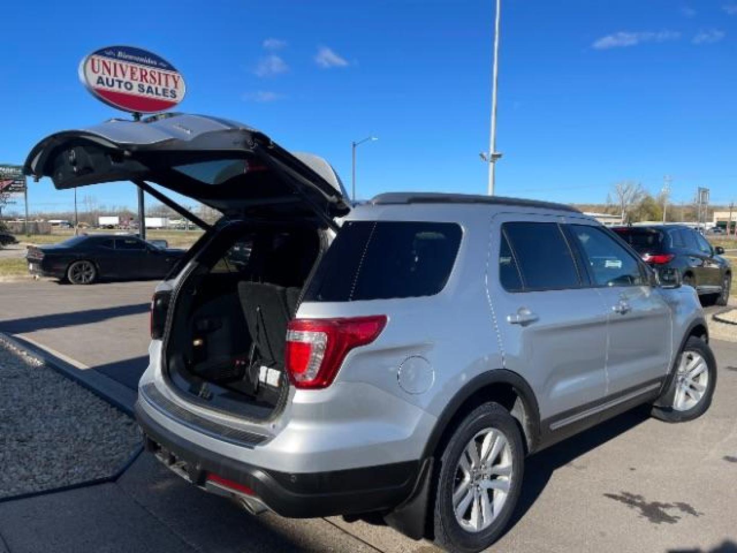 2018 Ingot Silver Metalli Ford Explorer XLT 4WD (1FM5K8D81JG) with an 3.5L V6 DOHC 24V engine, 6-Speed Automatic transmission, located at 3301 W Hwy 13, Burnsville, MN, 55337, (952) 460-3200, 44.775333, -93.320808 - Photo#6