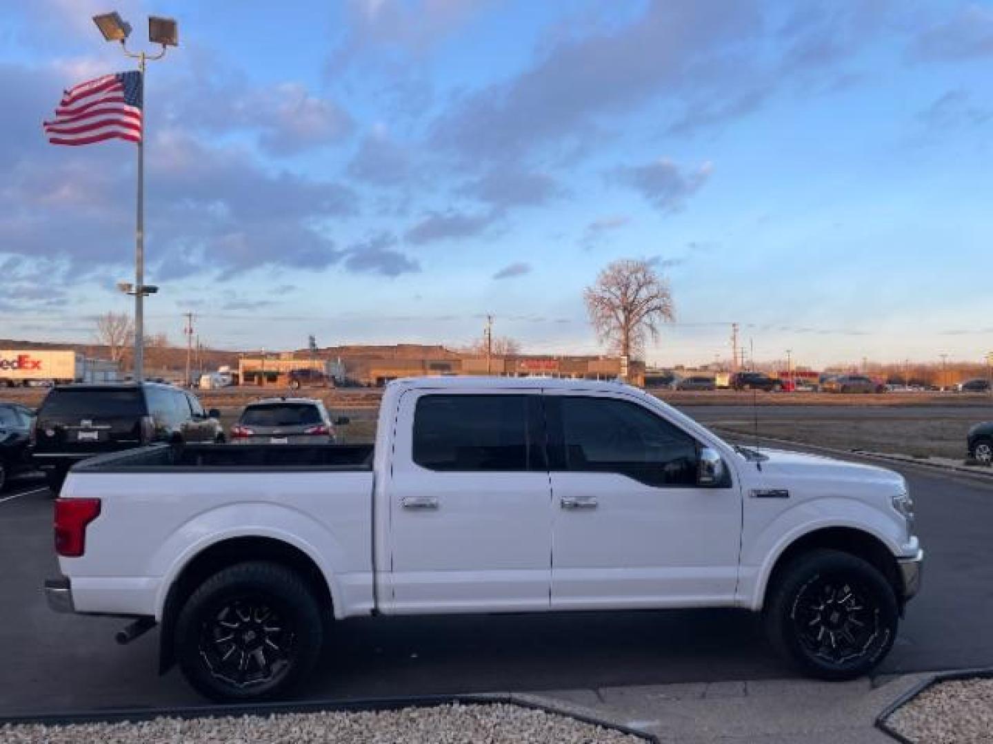 2018 Oxford White Ford F-150 Lariat SuperCrew 5.5-ft. Bed 4WD (1FTEW1E57JK) with an 5.0L V8 OHV 32V engine, 6-Speed Automatic transmission, located at 3301 W Hwy 13, Burnsville, MN, 55337, (952) 460-3200, 44.775333, -93.320808 - Photo#6