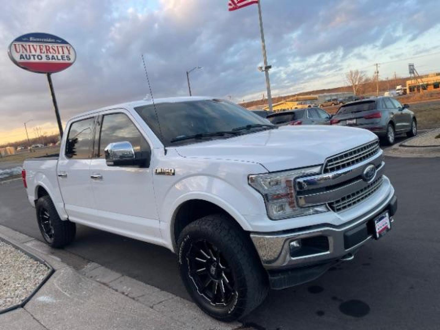 2018 Oxford White Ford F-150 Lariat SuperCrew 5.5-ft. Bed 4WD (1FTEW1E57JK) with an 5.0L V8 OHV 32V engine, 6-Speed Automatic transmission, located at 3301 W Hwy 13, Burnsville, MN, 55337, (952) 460-3200, 44.775333, -93.320808 - Photo#7