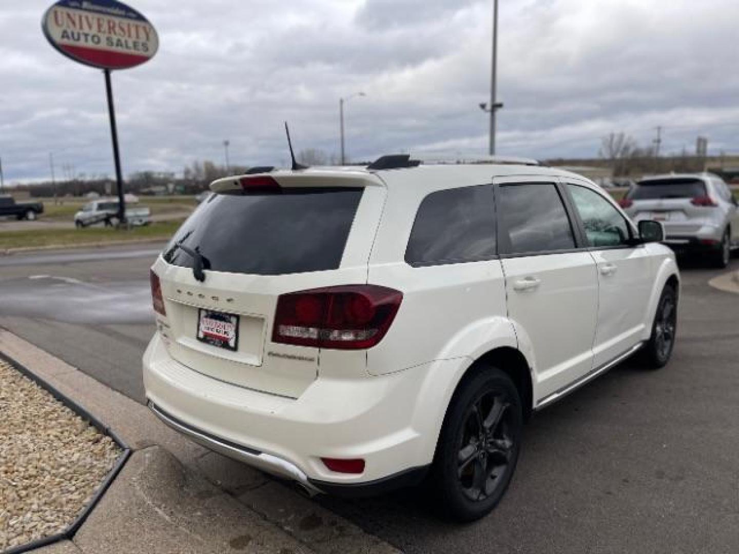 2018 Vice White Dodge Journey Crossroad AWD (3C4PDDGG3JT) with an 3.6L V6 DOHC 24V engine, 6-Speed Automatic transmission, located at 3301 W Hwy 13, Burnsville, MN, 55337, (952) 460-3200, 44.775333, -93.320808 - Photo#5