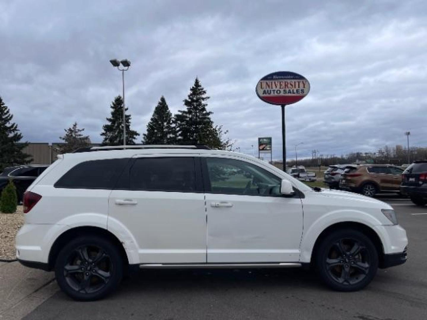 2018 Vice White Dodge Journey Crossroad AWD (3C4PDDGG3JT) with an 3.6L V6 DOHC 24V engine, 6-Speed Automatic transmission, located at 3301 W Hwy 13, Burnsville, MN, 55337, (952) 460-3200, 44.775333, -93.320808 - Photo#6