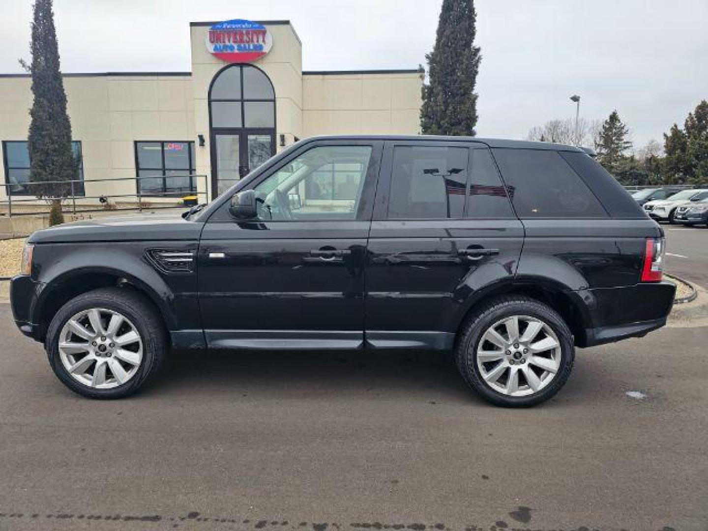 2013 Santorini Black Meta Land Rover Range Rover Sport HSE (SALSF2D42DA) with an 4.4L V8 DOHC 32V engine, 8-Speed Automatic transmission, located at 745 S Robert St, St. Paul, MN, 55107, (651) 222-2991, 44.923389, -93.081215 - Photo#2