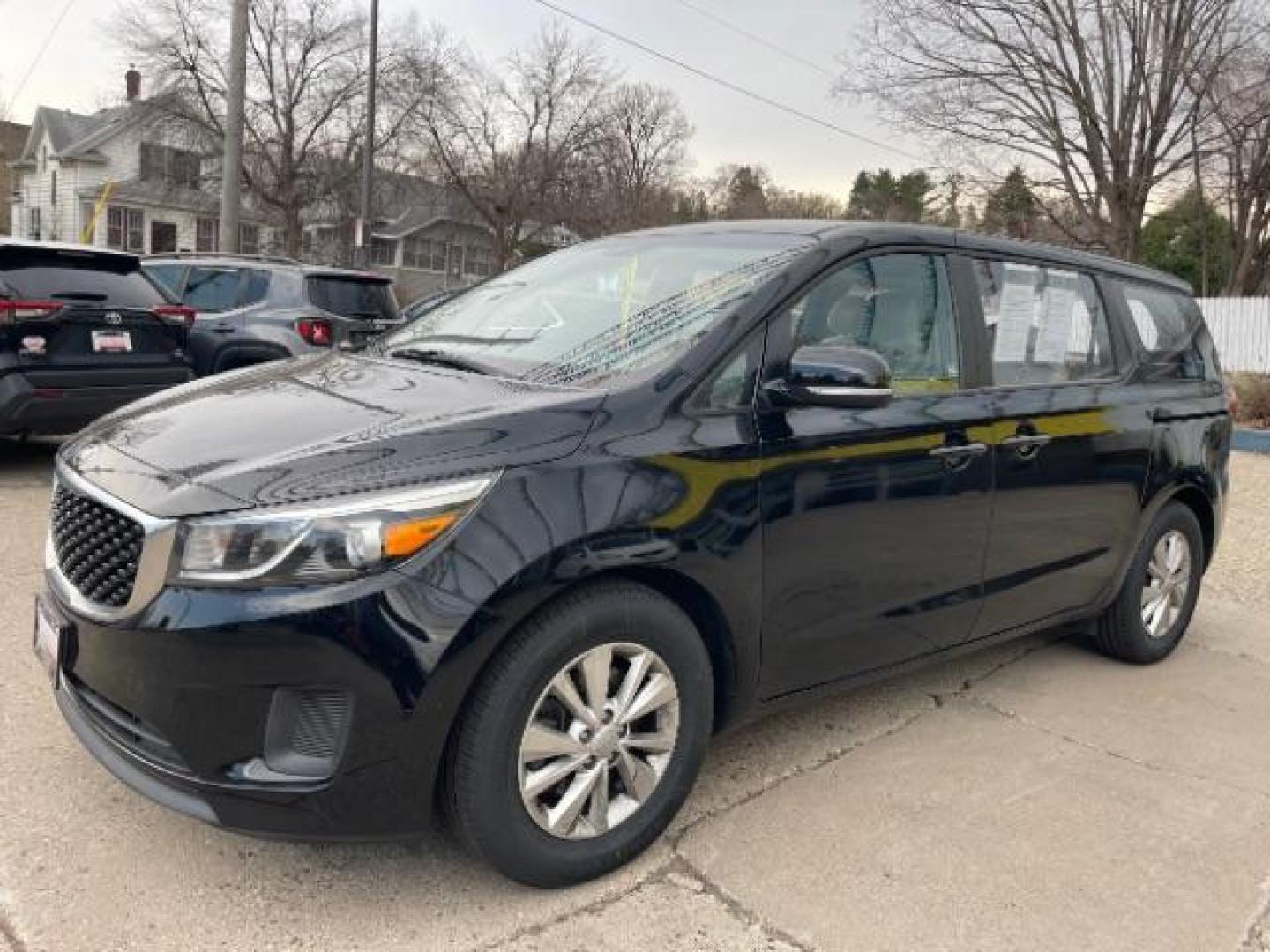 2018 Kia Sedona L (KNDMA5C11J6) with an 3.3L V6 DOHC 24V engine, 6-Speed Automatic transmission, located at 3301 W Hwy 13, Burnsville, MN, 55337, (952) 460-3200, 44.775333, -93.320808 - Photo#0