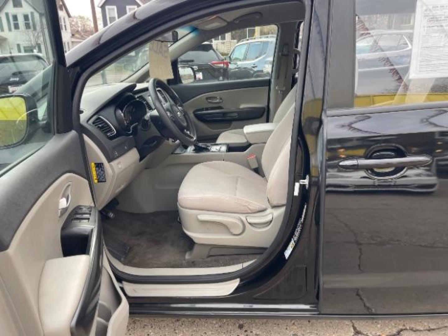 2018 Kia Sedona L (KNDMA5C11J6) with an 3.3L V6 DOHC 24V engine, 6-Speed Automatic transmission, located at 3301 W Hwy 13, Burnsville, MN, 55337, (952) 460-3200, 44.775333, -93.320808 - Photo#19