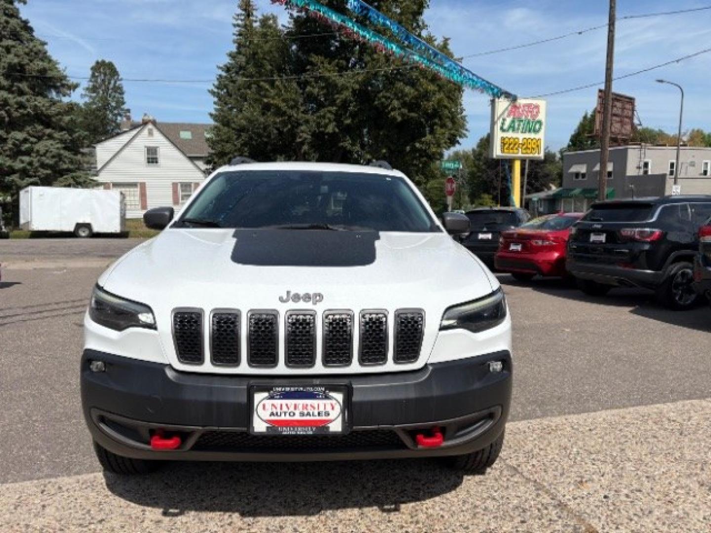 2020 Bright White Clear C Jeep Cherokee Trailhawk 4WD (1C4PJMBXXLD) with an 3.2L V6 DOHC 24V engine, 9-Speed Automatic transmission, located at 745 S Robert St, St. Paul, MN, 55107, (651) 222-2991, 44.923389, -93.081215- Photo#1